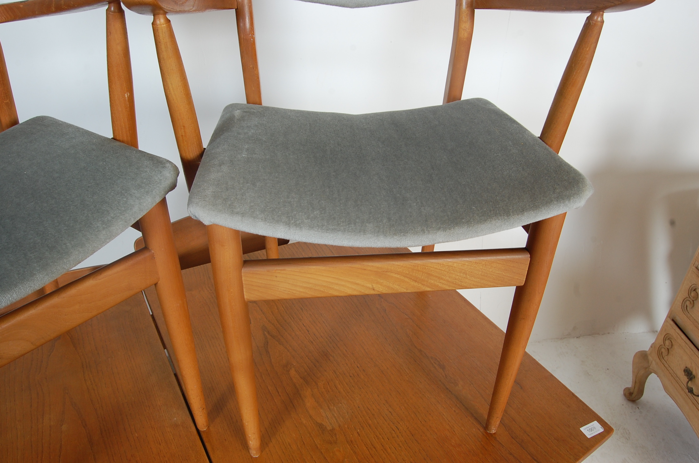 VINTAGE RETRO 1960’S TEAK WOOD SCANDART EXTENDING DINING TABLE AND CHAIRS - Image 3 of 8