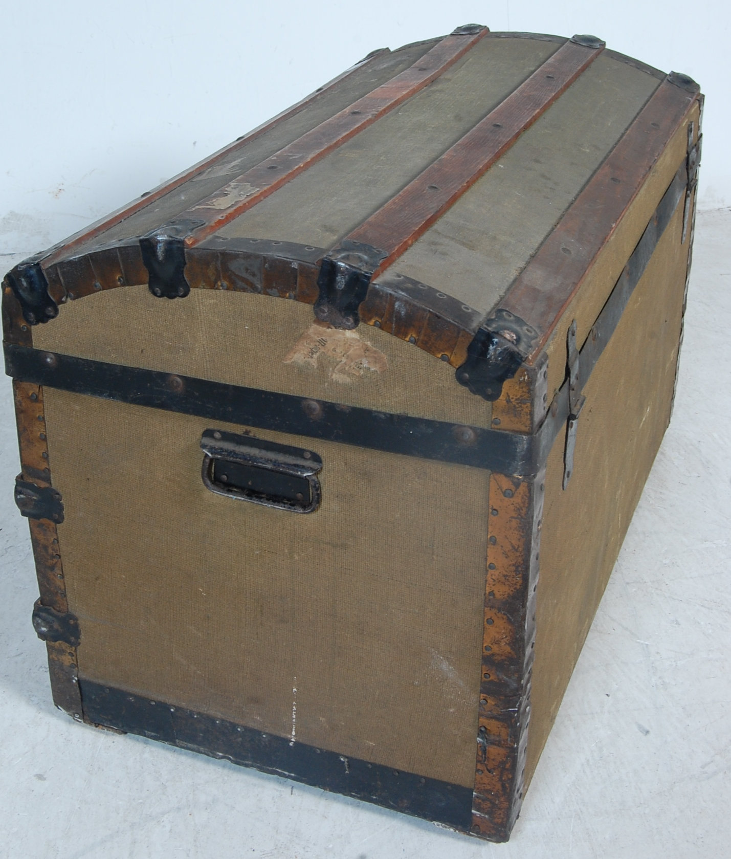 1930’S WOOD, METAL AND CANVAS SHIPPING TRUNK - Image 4 of 7