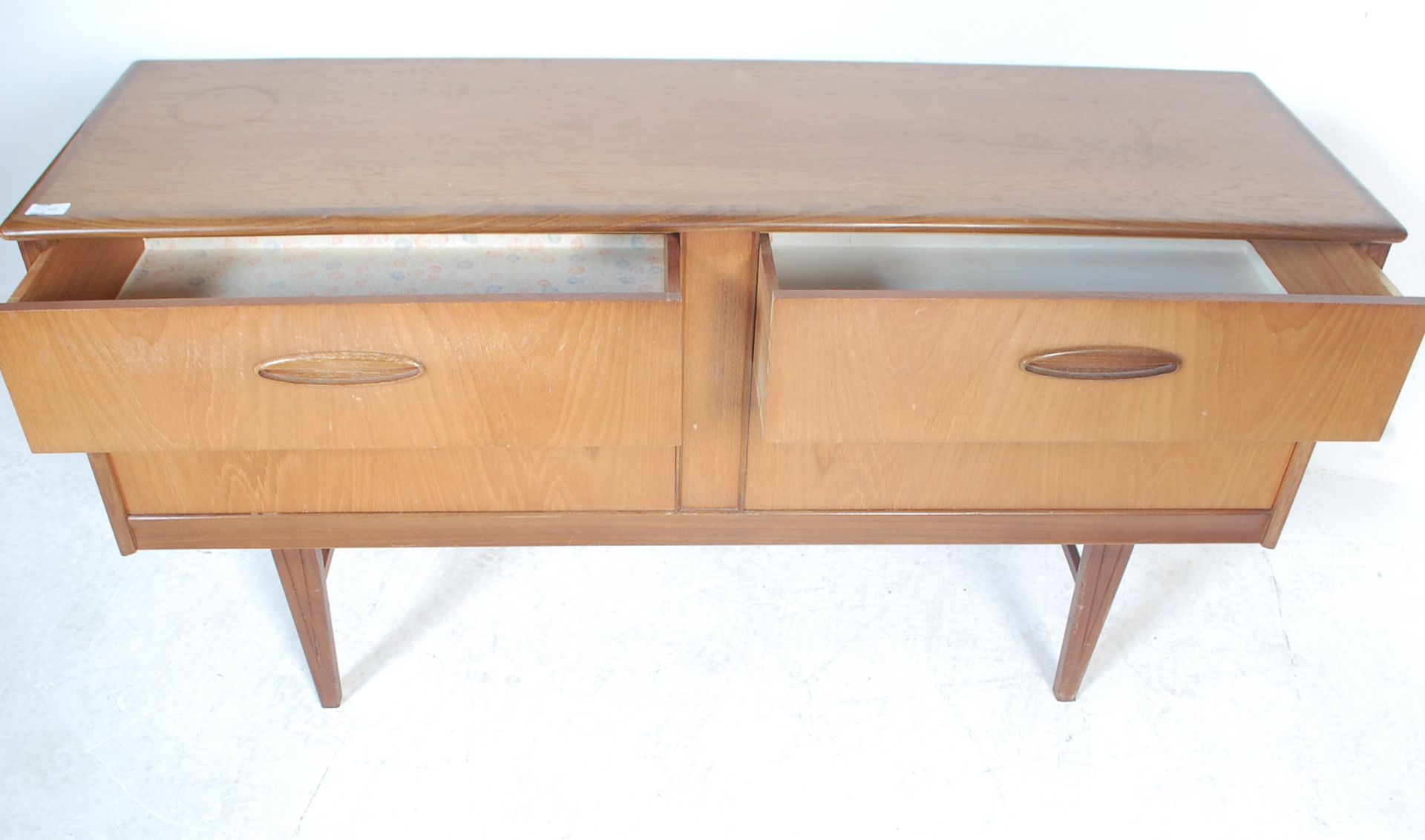 RETRO VINTAGE LATE 20TH CENTURY TEAK SIDEBOARD - Bild 3 aus 5