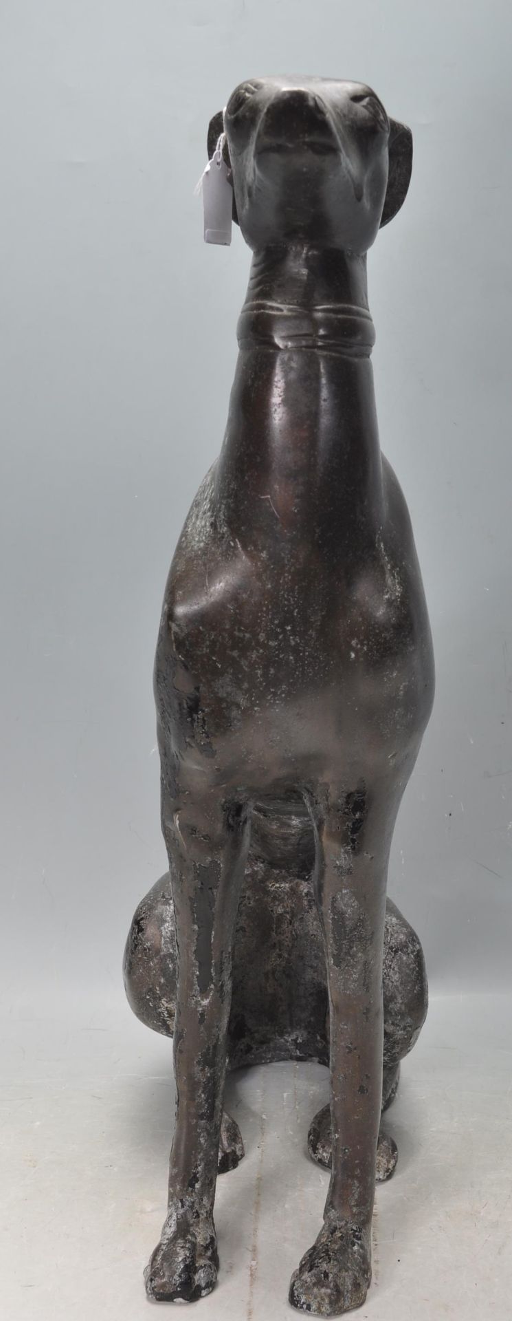 ANTIQUE STYLE CAST METAL GREYHOUND STAUE FIGURINE - Image 4 of 4