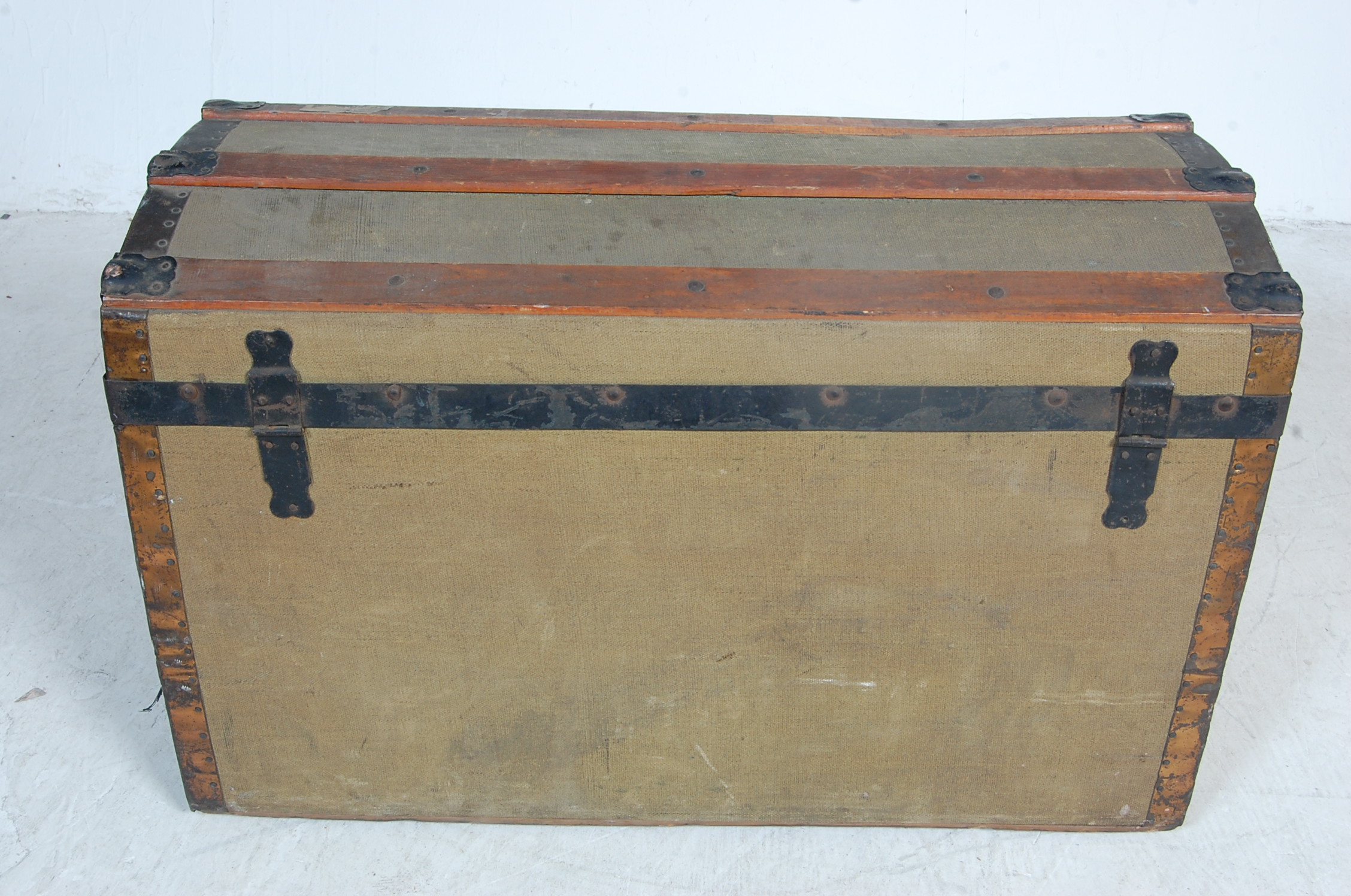 1930’S WOOD, METAL AND CANVAS SHIPPING TRUNK - Image 3 of 7