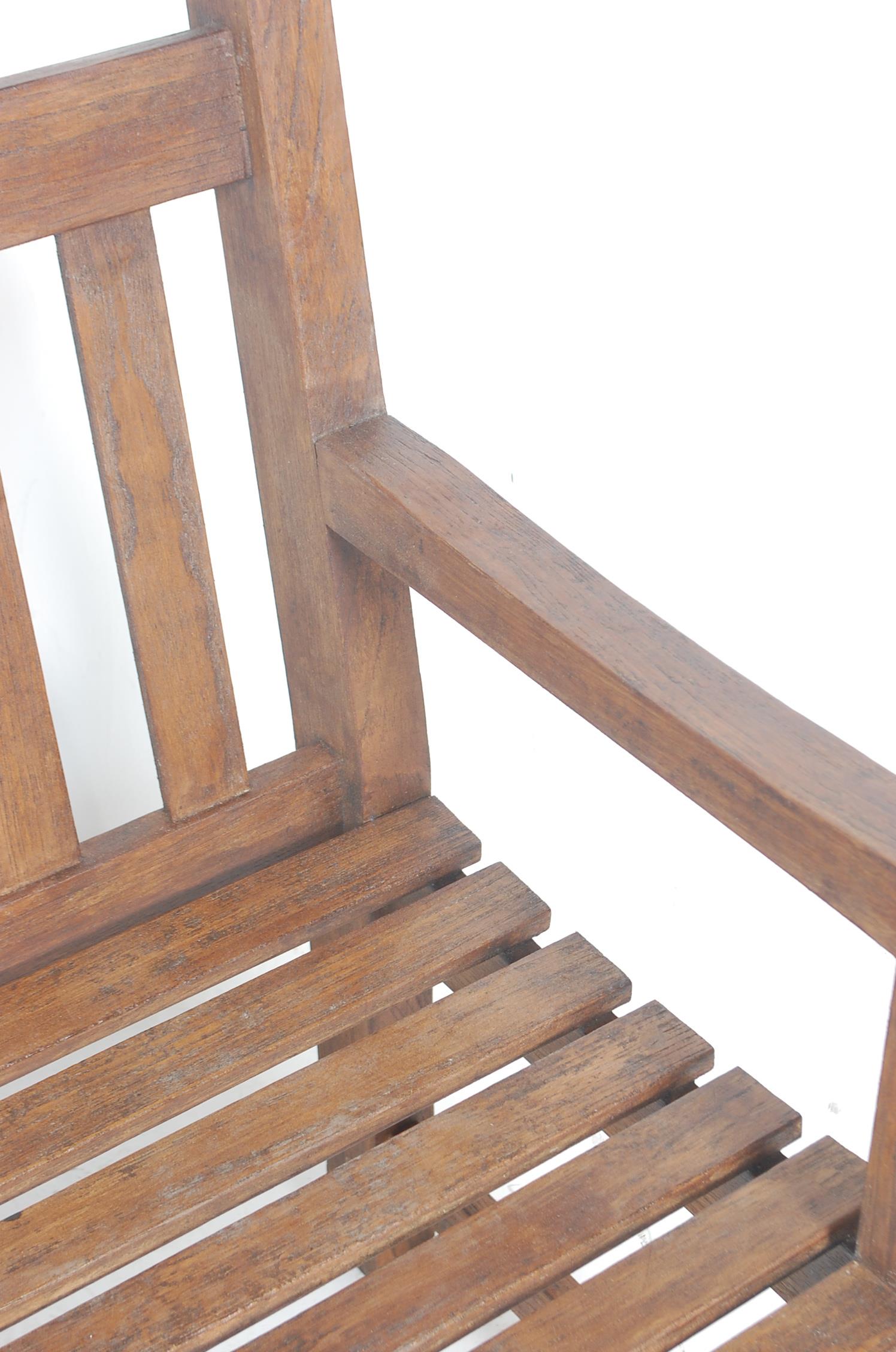QUALITY CONTEMPORARY SOLID TEAK GARDEN BENCH - Image 5 of 6