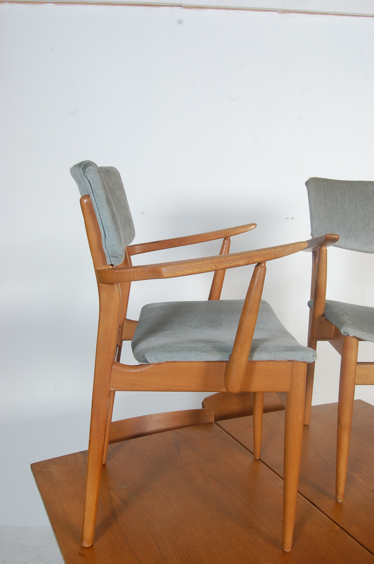 VINTAGE RETRO 1960’S TEAK WOOD SCANDART EXTENDING DINING TABLE AND CHAIRS - Image 4 of 8