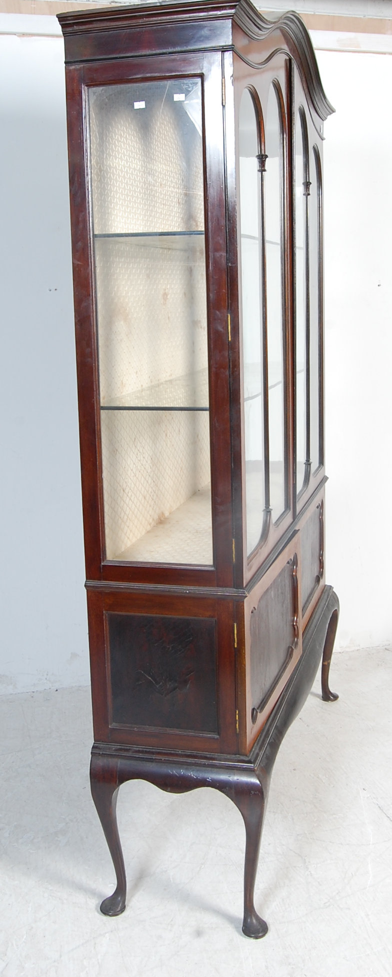 ANTIQUE MAHOGANY EDWARDIAN CHINA DISPLAY CABINET - Image 4 of 5