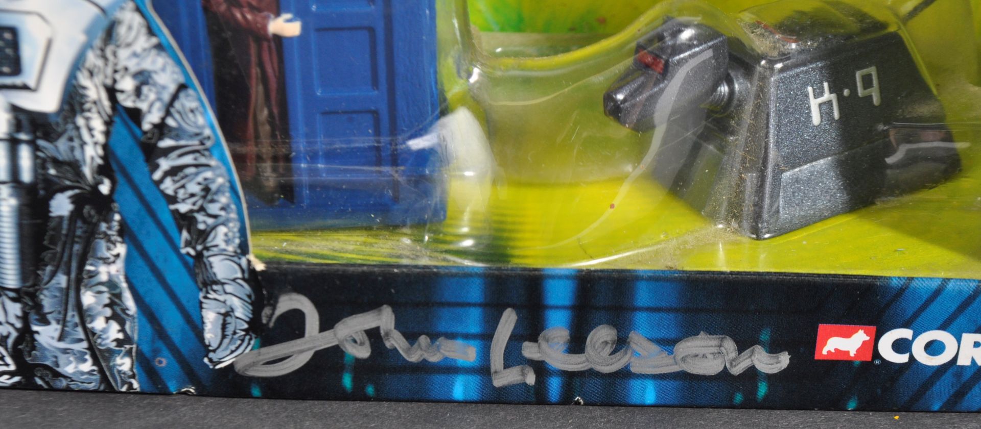 DOCTOR WHO – CORGI - AUTOGRAPHED DIECAST MODEL SET - Bild 4 aus 5