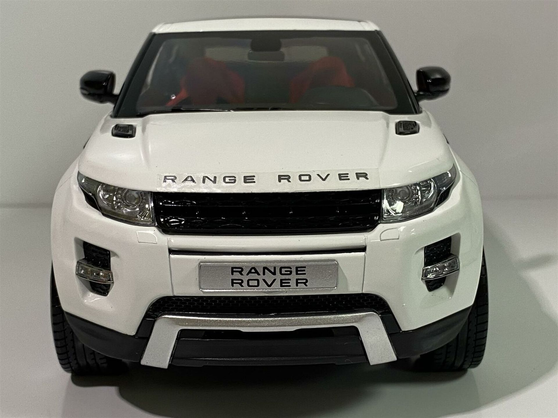 GT AUTOS 1/18 SCALE RANGE ROVER EVOKE DIECAST MODEL - Bild 2 aus 5