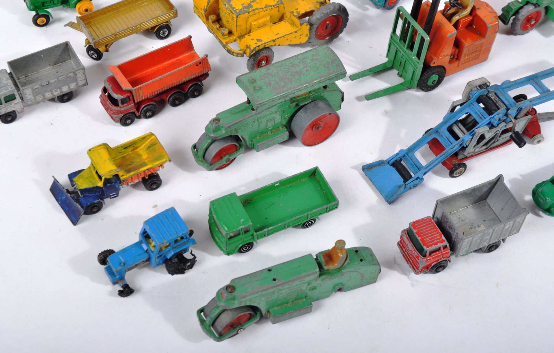 COLLECTION OF X20 ASSORTED VINTAGE DIECAST MODEL VEHICLES - Bild 3 aus 6