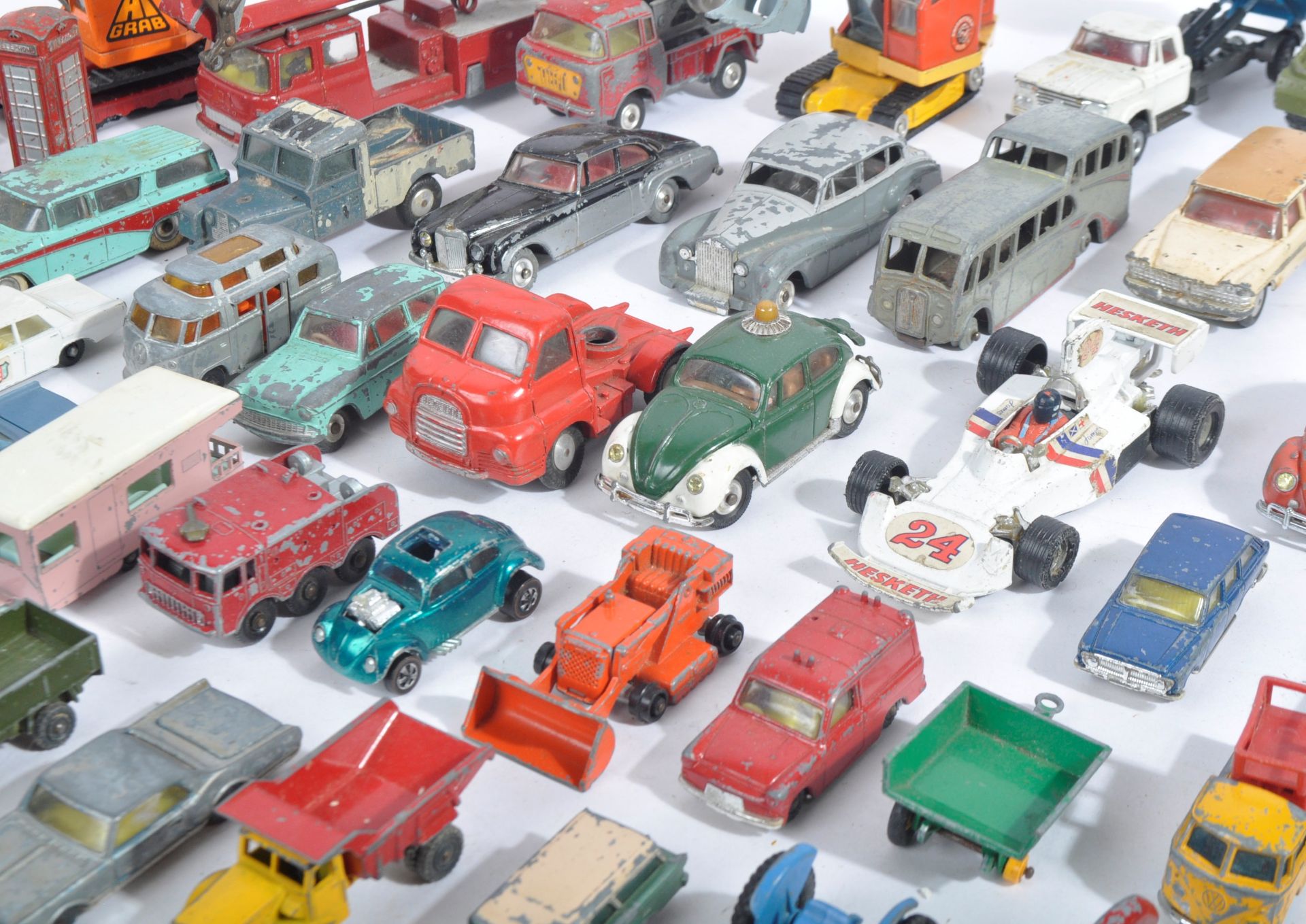 LARGE COLLECTION OF ASSORTED VINTAGE DIECAST MODELS - Bild 5 aus 8