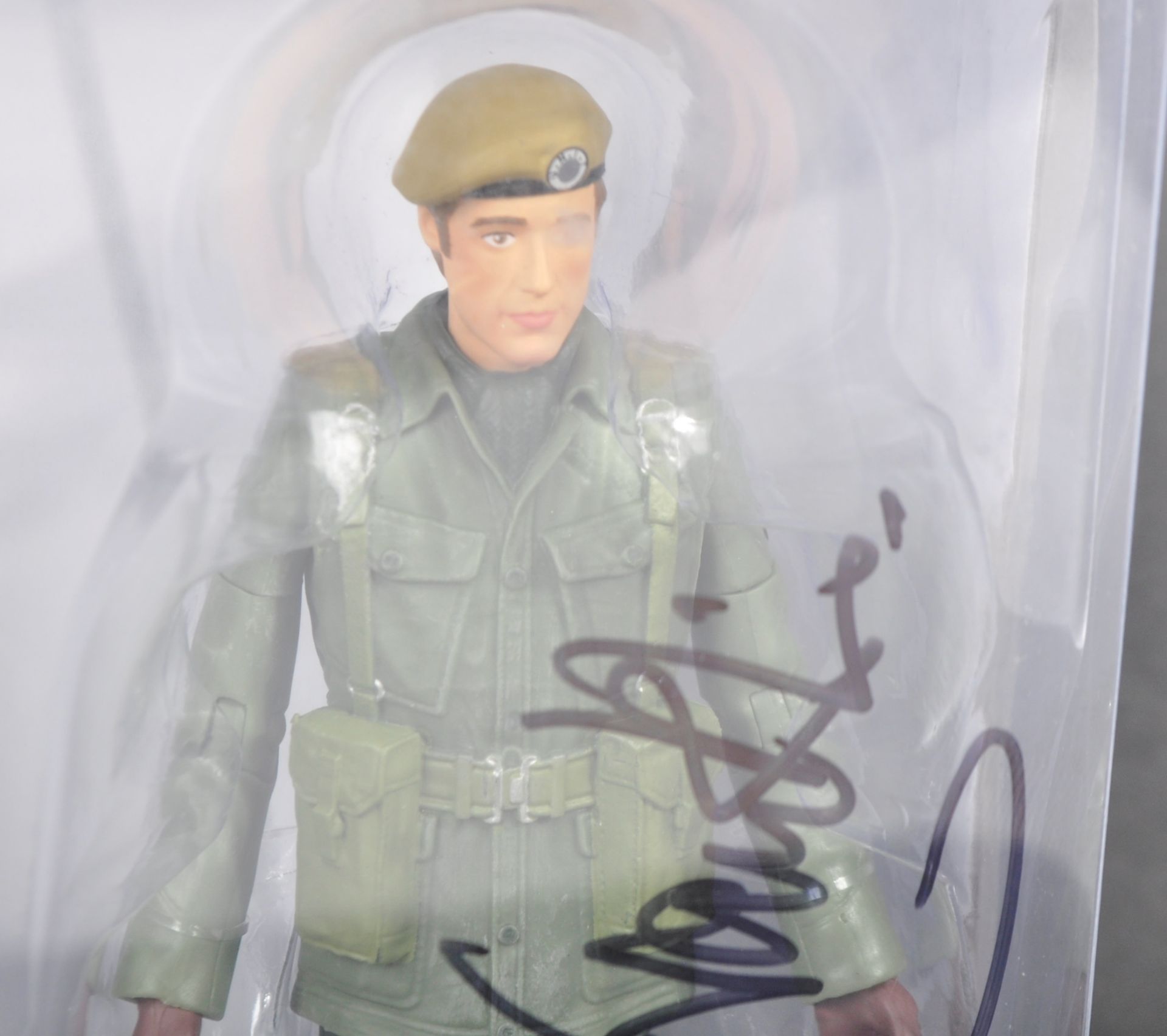 DOCTOR WHO - JOHN LEVENE & RICHARD FRANKLIN - SIGNED ACTION FIGURES - Bild 2 aus 7