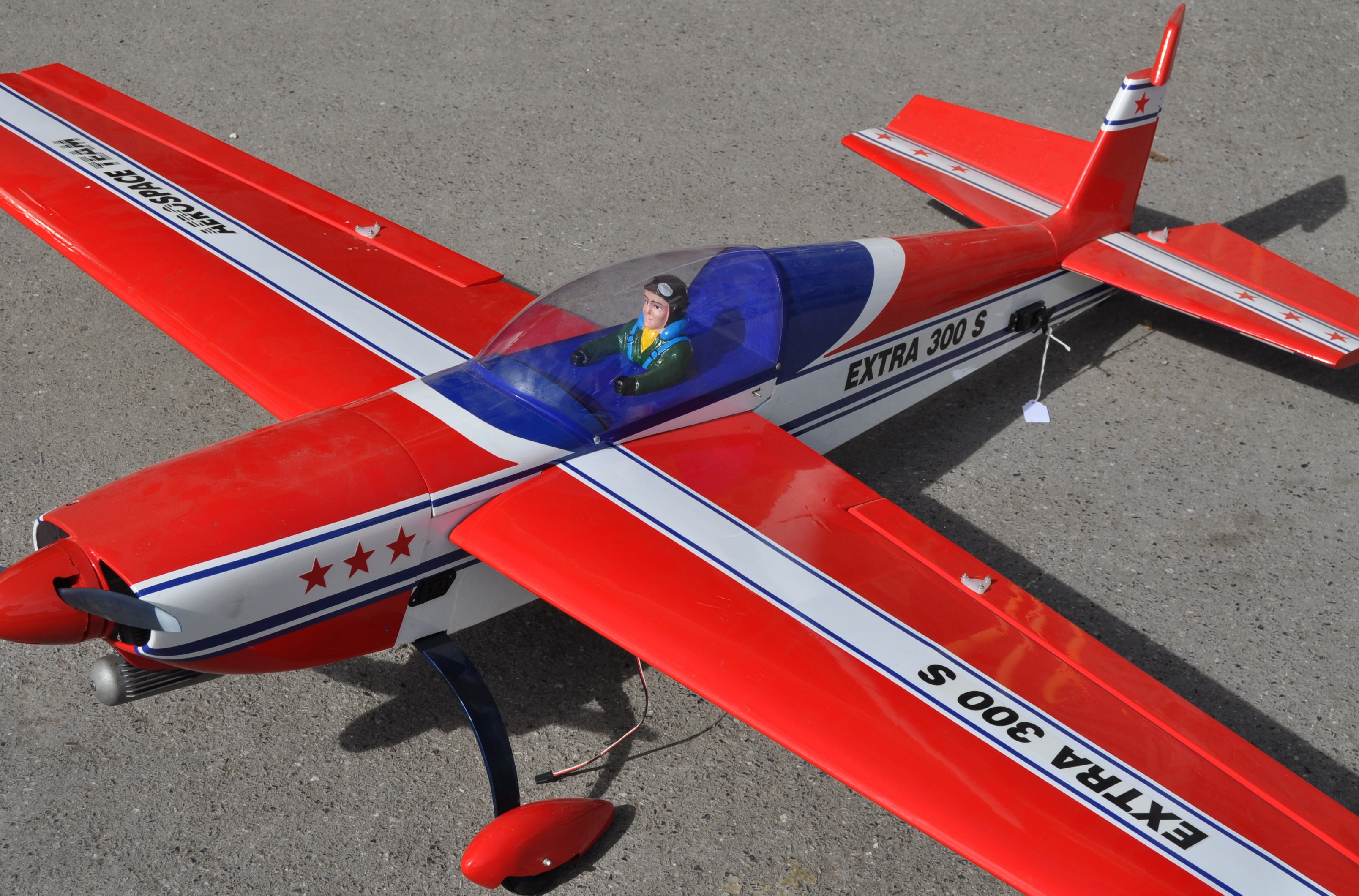 RADIO CONTROLLED PLANE - EXTRA 300S - ENGINE POWERED LARGE SCALE - Image 6 of 8