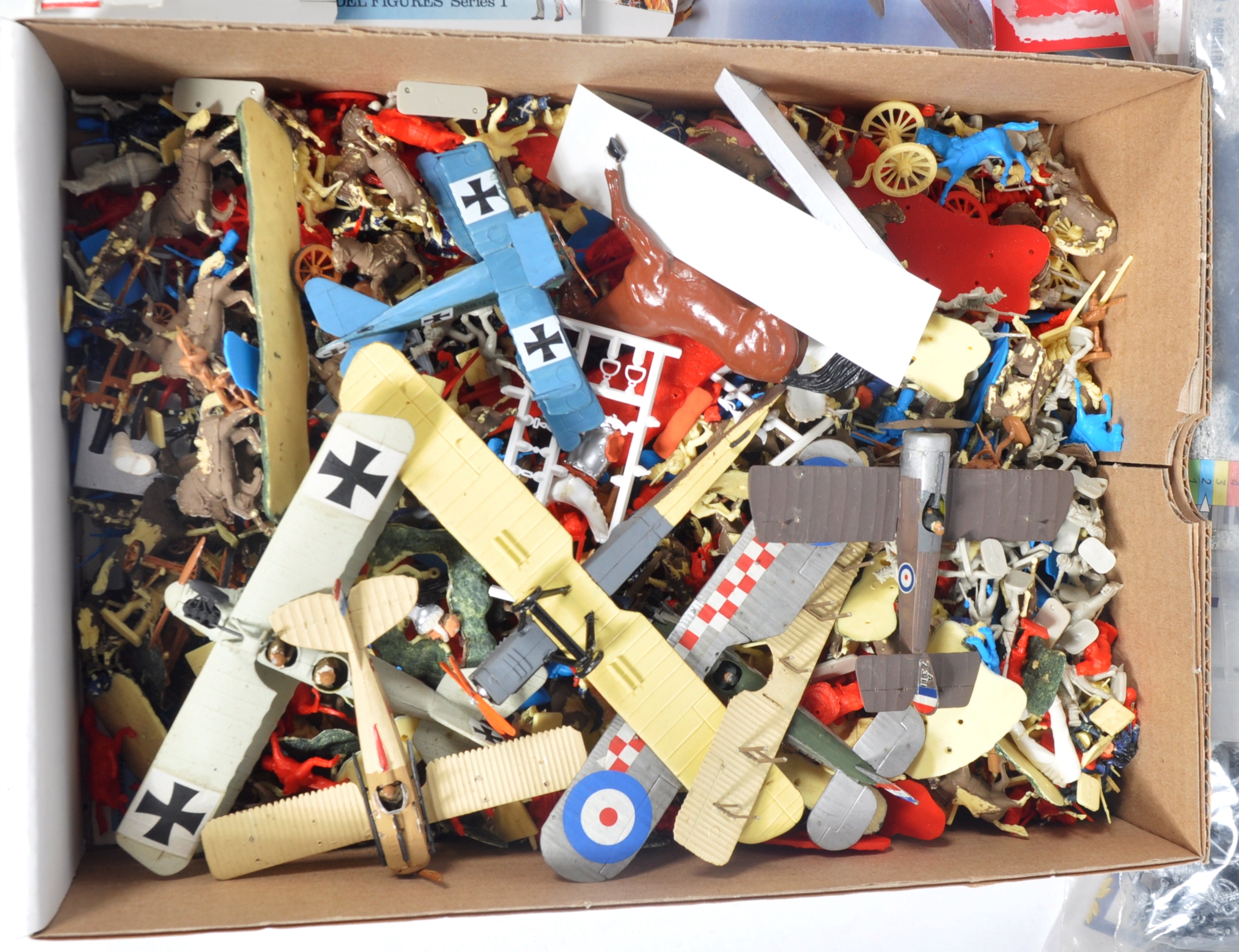 LARGE COLLECTION OF ASSORTED PLASTIC MODEL KITS - Image 2 of 6