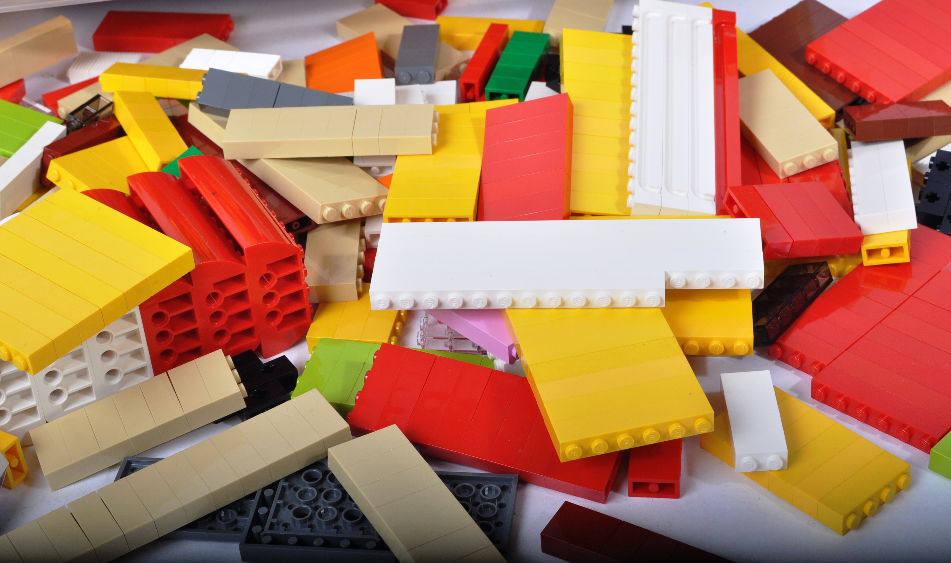 LARGE QUANTITY OF ASSORTED LOOSE LEGO BRICKS - Image 5 of 5