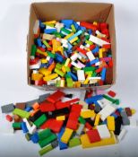 LARGE ASSORTMENT OF LOOSE LEGO BRICKS