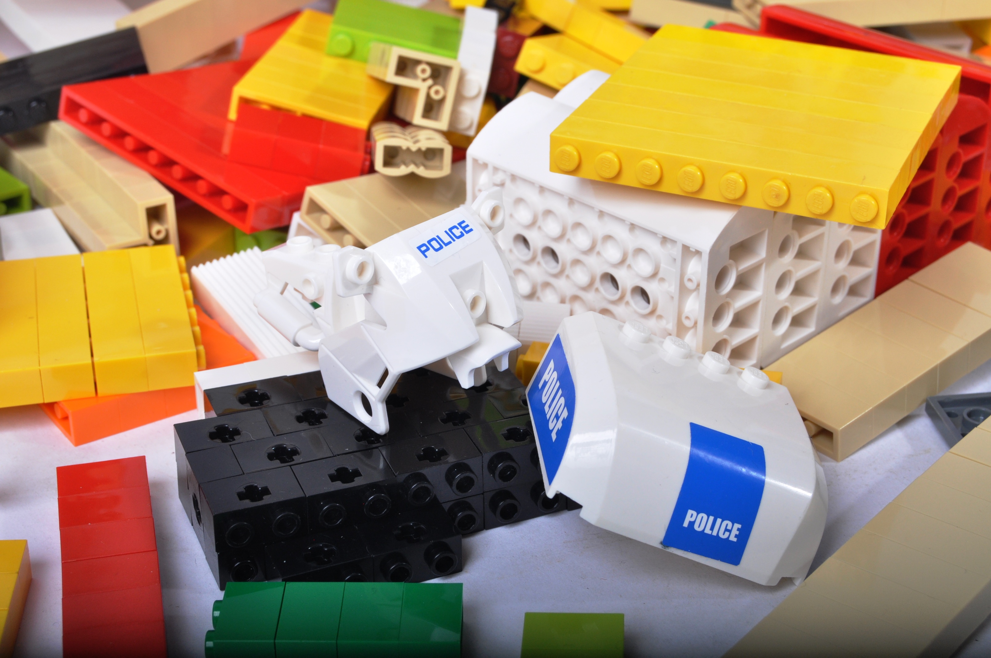 LARGE QUANTITY OF ASSORTED LOOSE LEGO BRICKS - Image 4 of 5