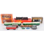 COLLECTION OF ASSORTED 00 GAUGE MODEL RAILWAY ITEMS