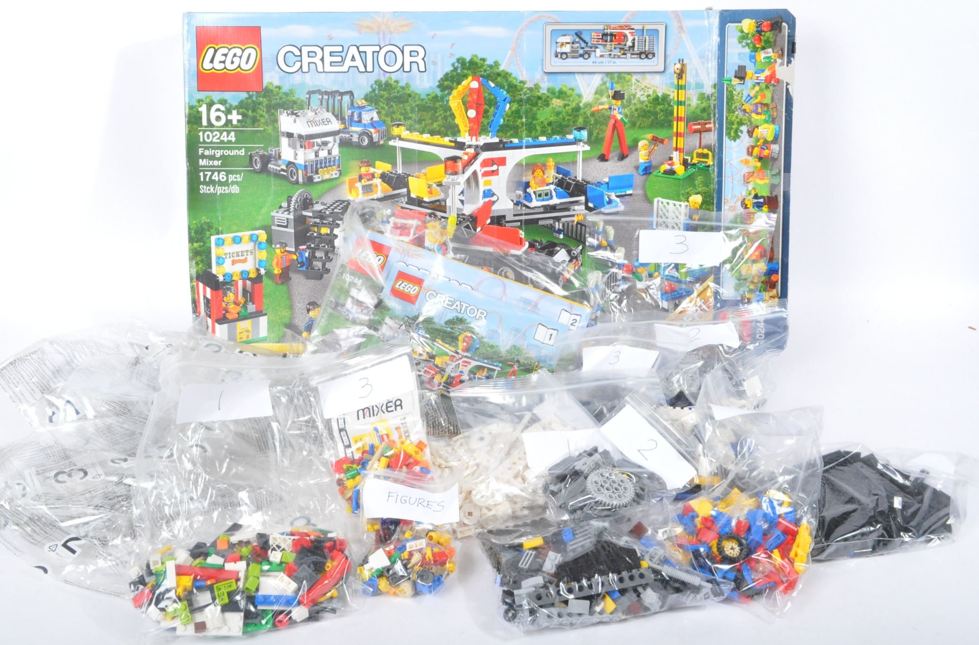 LEGO SET - LEGO CREATOR - 10244 - FAIRGROUND MIXER - Bild 2 aus 6