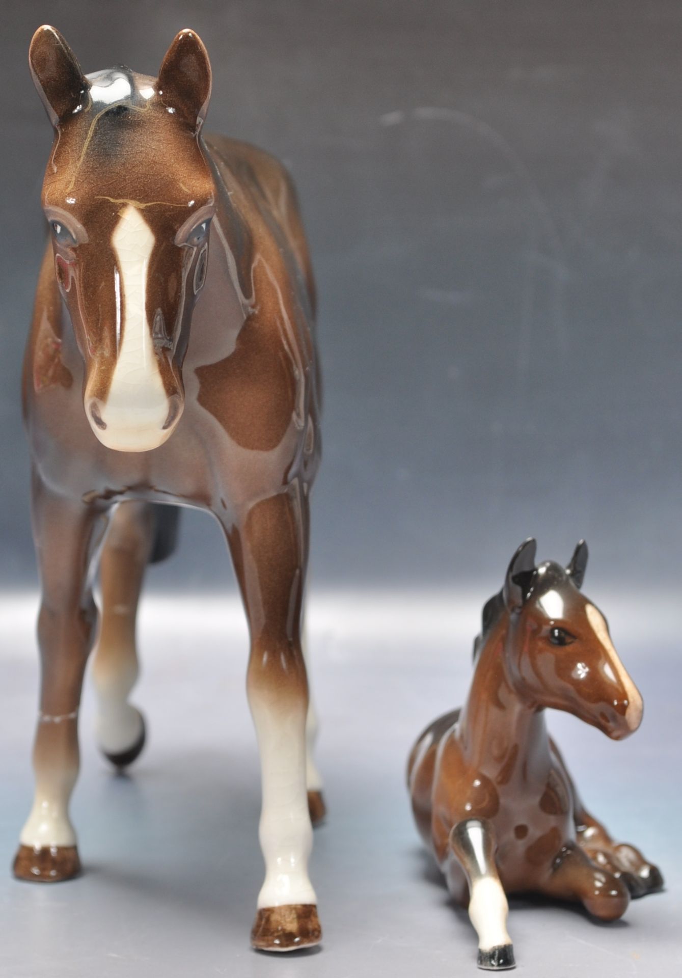 PAIR OF BROWN BESWICK HORSE FIGURINES. - Image 2 of 8