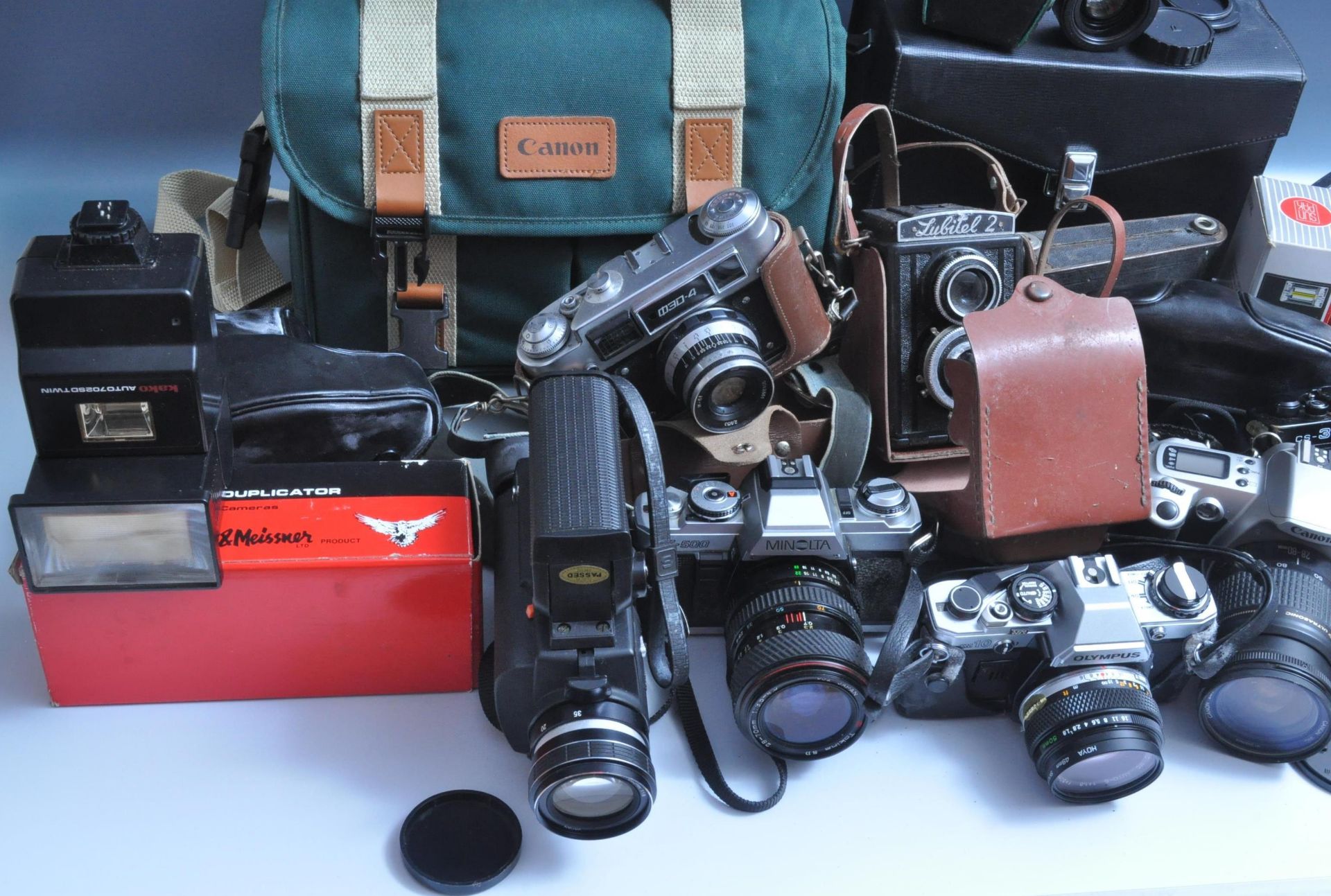 COLLECTION OF VINTAGE 20TH CENTURY 35MM CAMERAS - Image 2 of 7