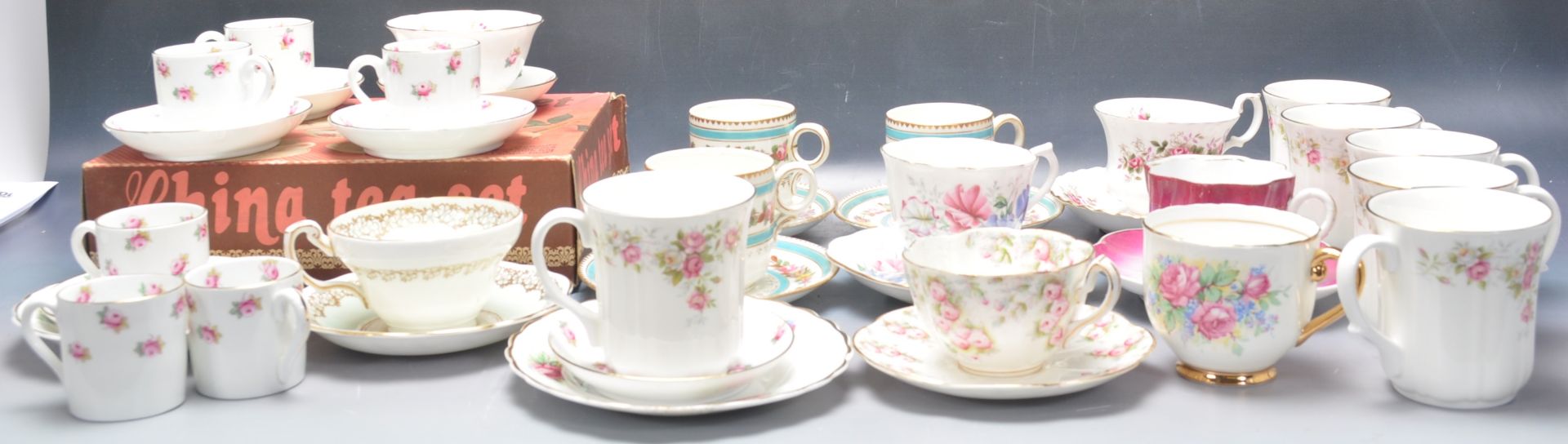 COLLECTION OF VINTAGE TEA CUPS AND SAUCERS. - Image 2 of 10