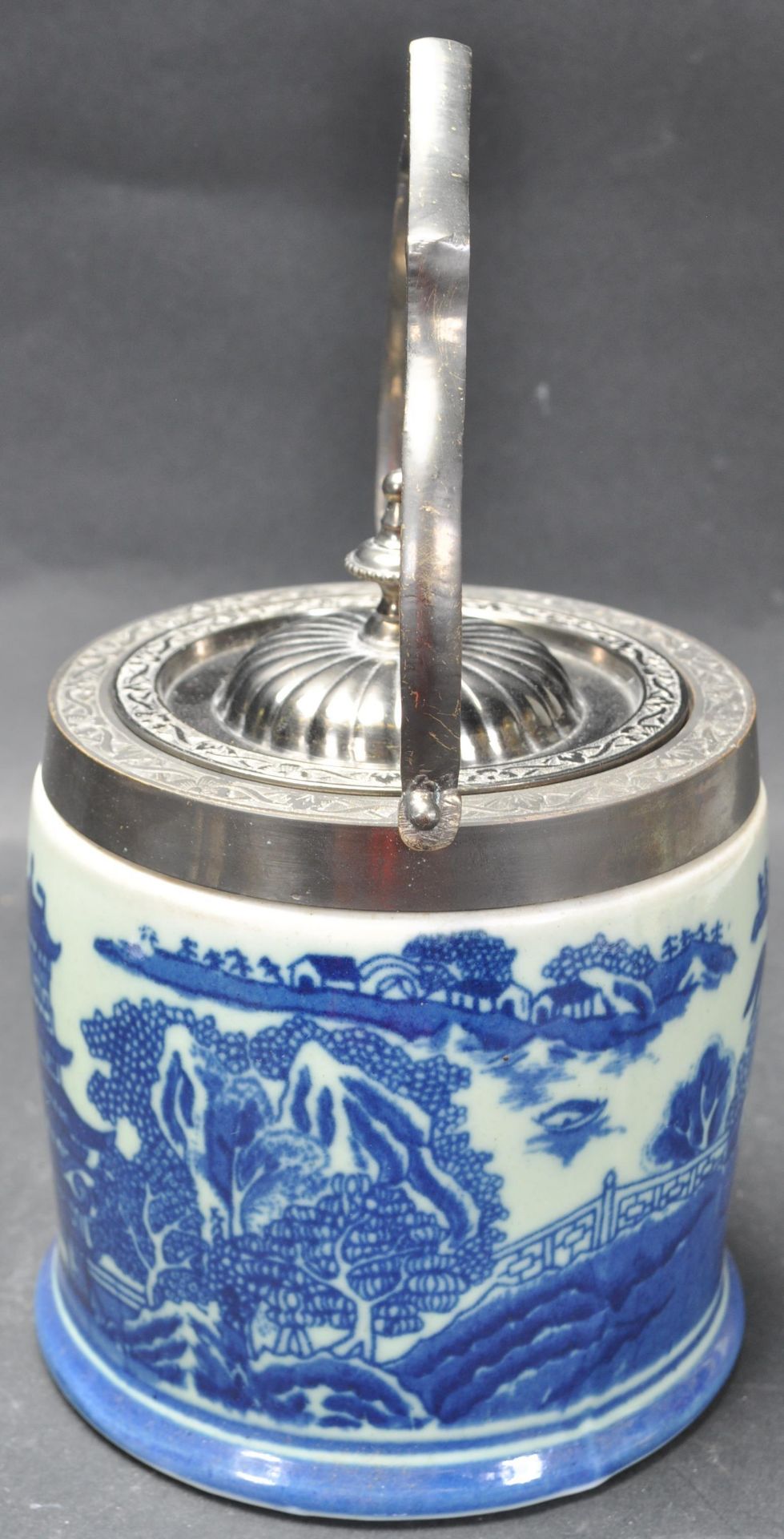 20TH CENTURY CHINESE CHINA BISCUIT BARREL - Image 2 of 6