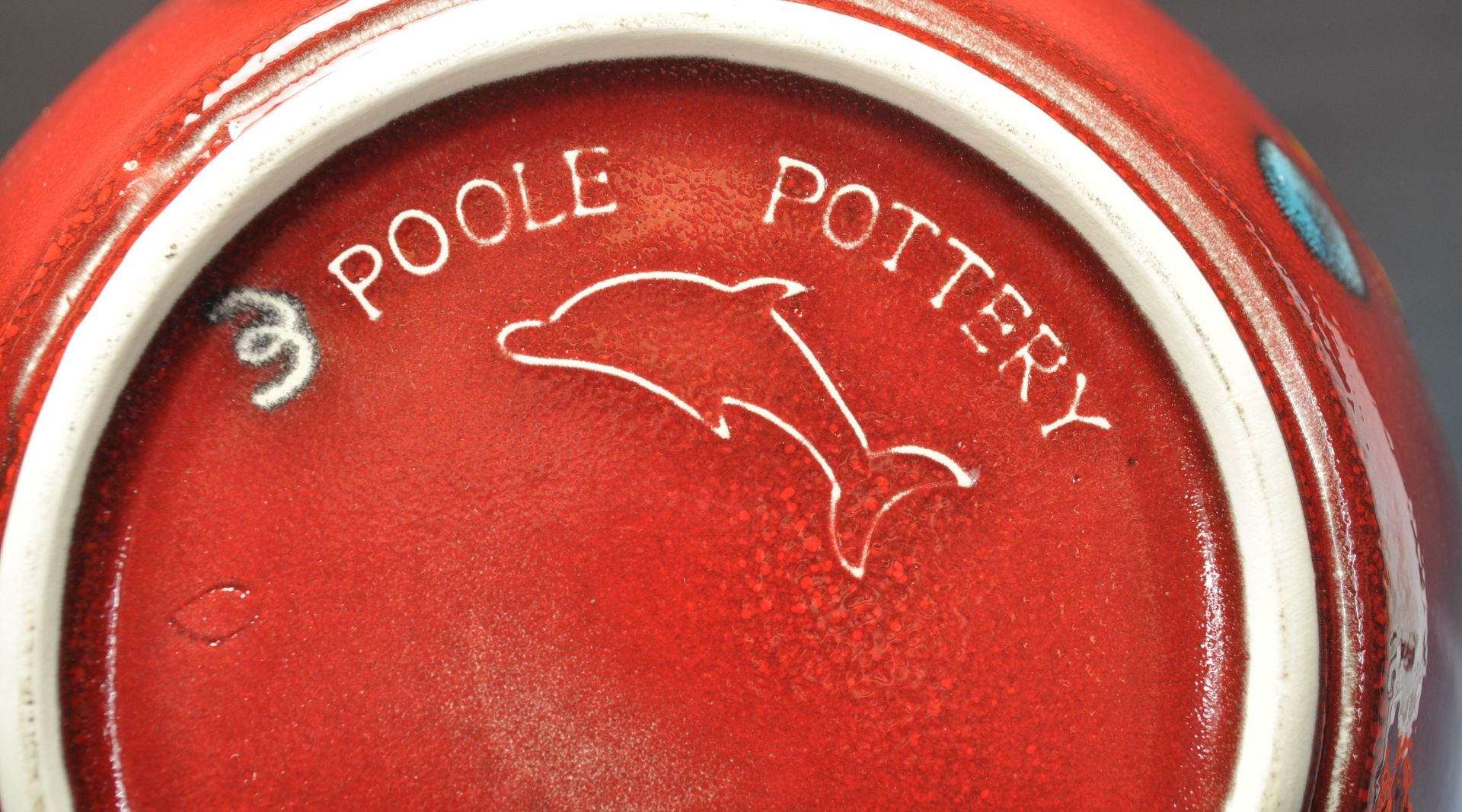 20TH CENTURY POOLE POTTERY VOLCANO VASE. - Image 5 of 5