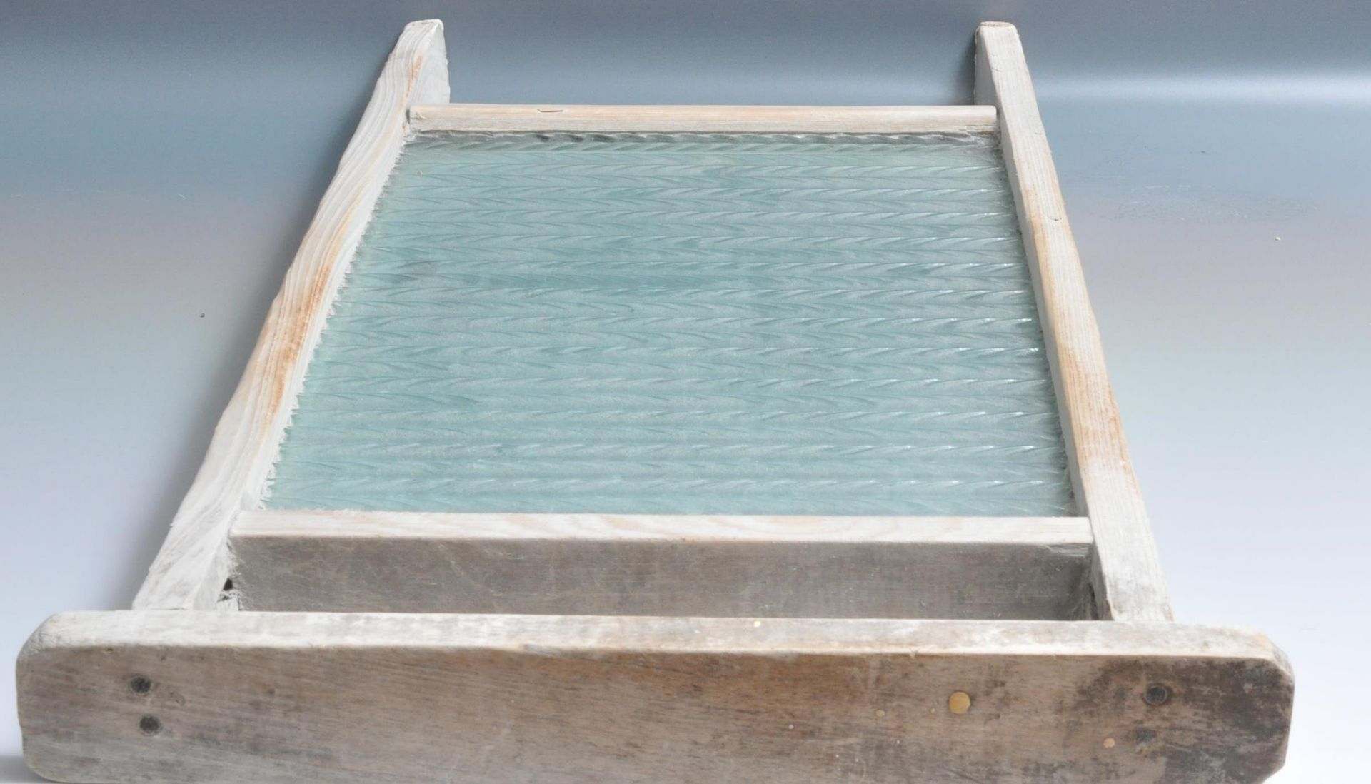 1930’S WOODEN FRAMED GLASS LAUNDRY WASHBOARD - Image 4 of 4