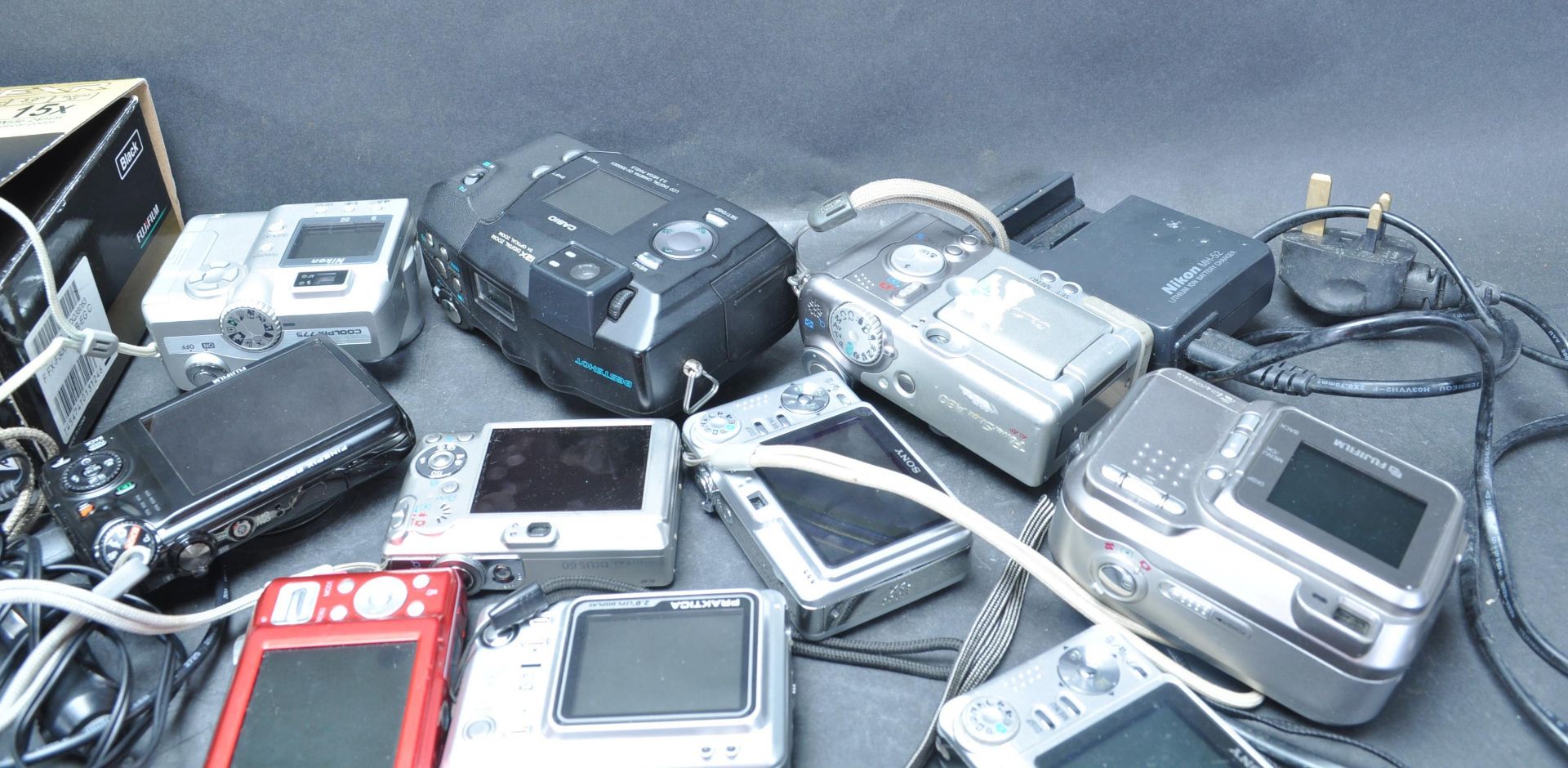 COLLECTION OF DIGITAL CAMERAS - Image 5 of 5