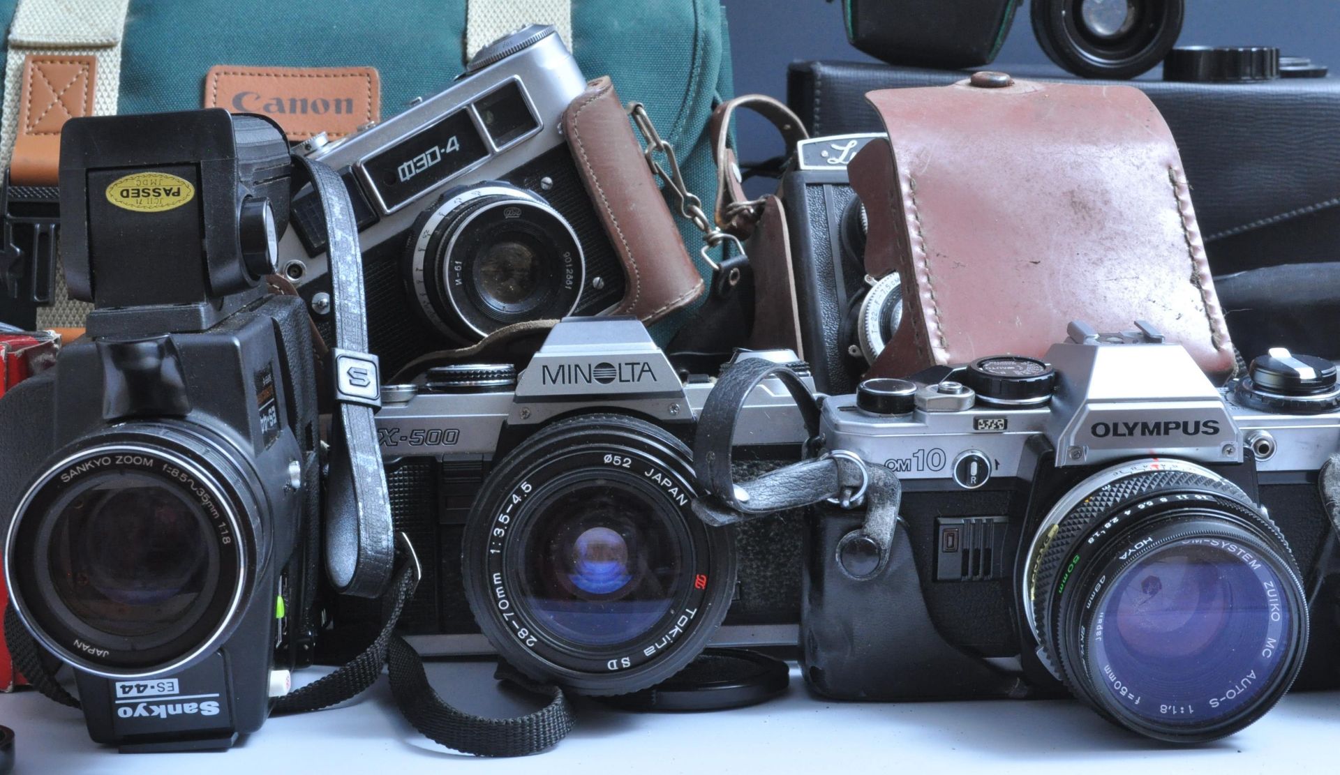 COLLECTION OF VINTAGE 20TH CENTURY 35MM CAMERAS - Image 4 of 7