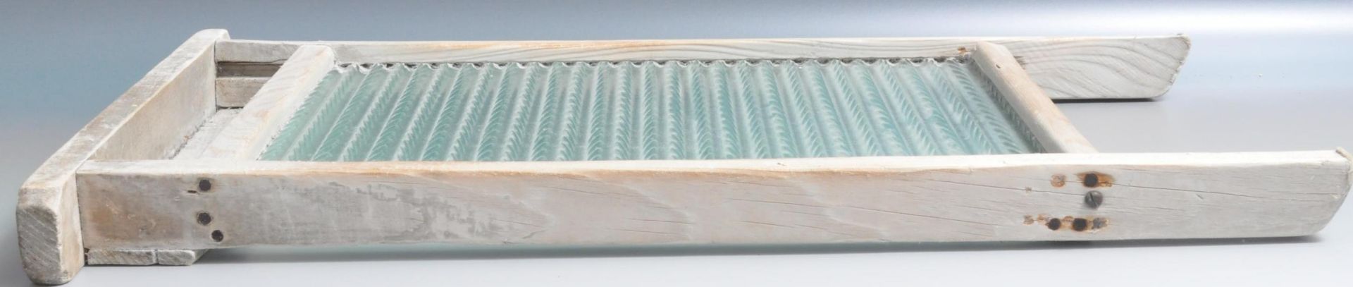 1930’S WOODEN FRAMED GLASS LAUNDRY WASHBOARD - Image 3 of 4