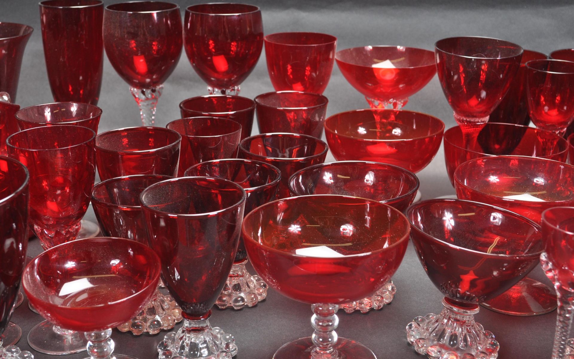 LARGE MIXED COLLECTION OF RED ANCHOR HOCKING GLASSWARE - Image 3 of 10