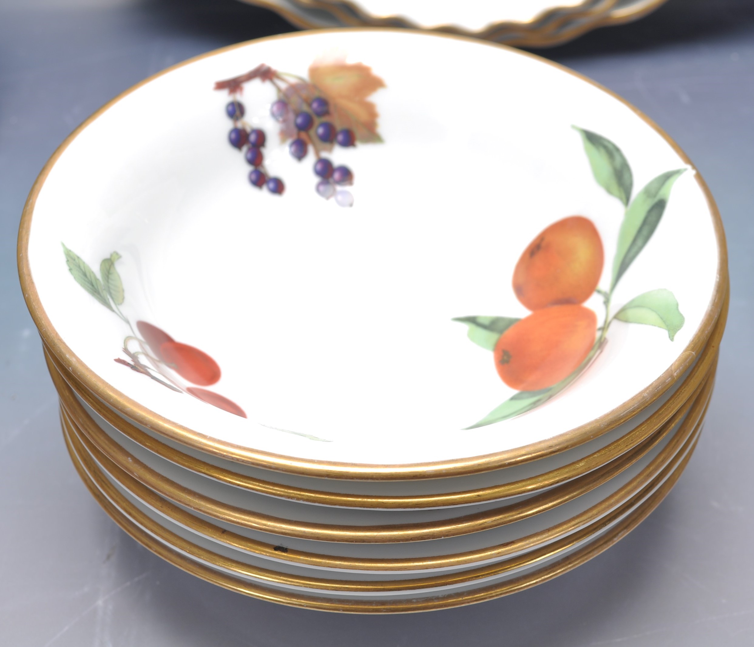 LARGE COLLECTION OF VINTAGE 20TH CENTURY ROYAL WORCESTER EVESHAM TABLEWARE - Image 8 of 16