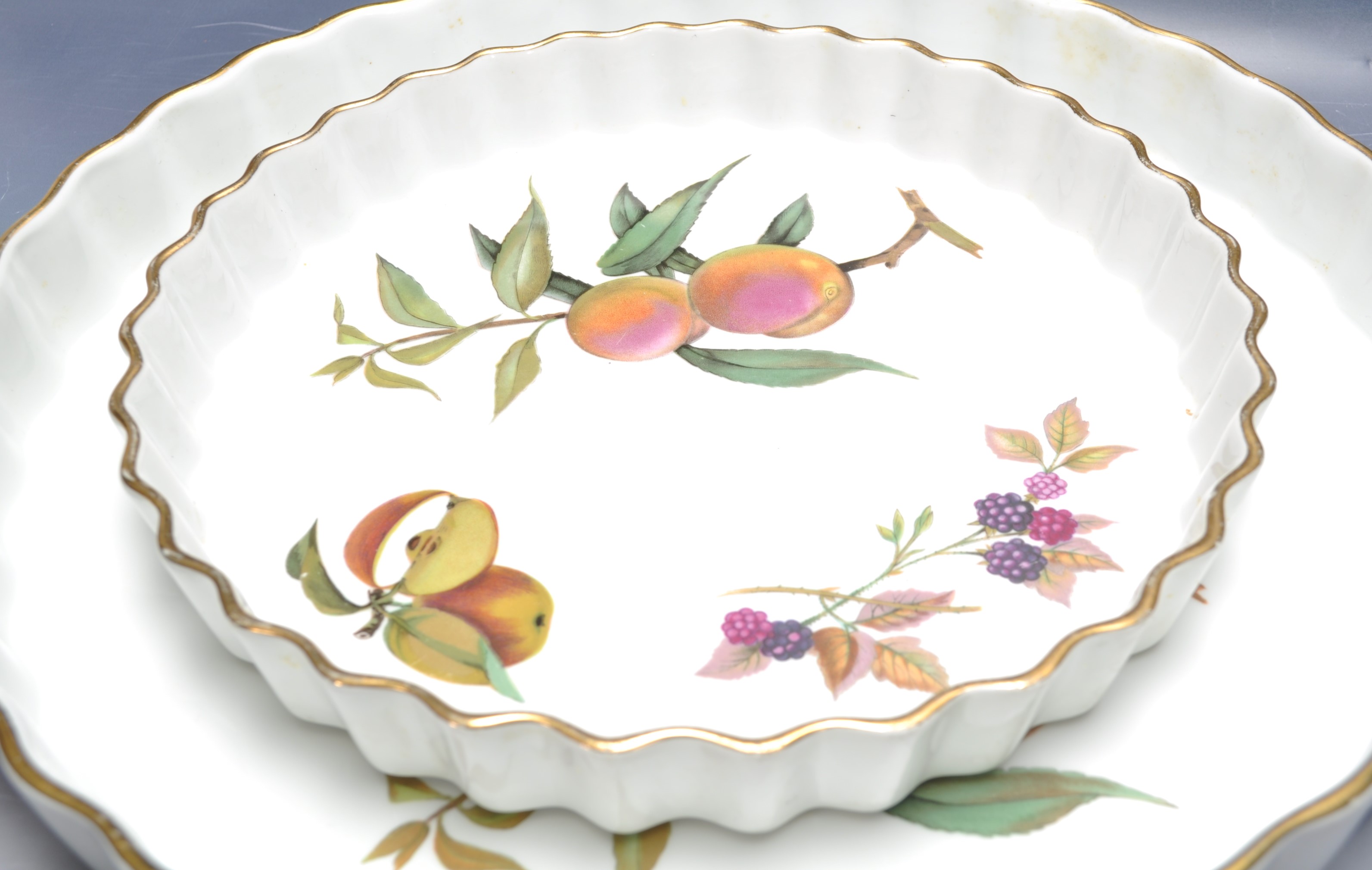 LARGE COLLECTION OF VINTAGE 20TH CENTURY ROYAL WORCESTER EVESHAM TABLEWARE - Image 14 of 16