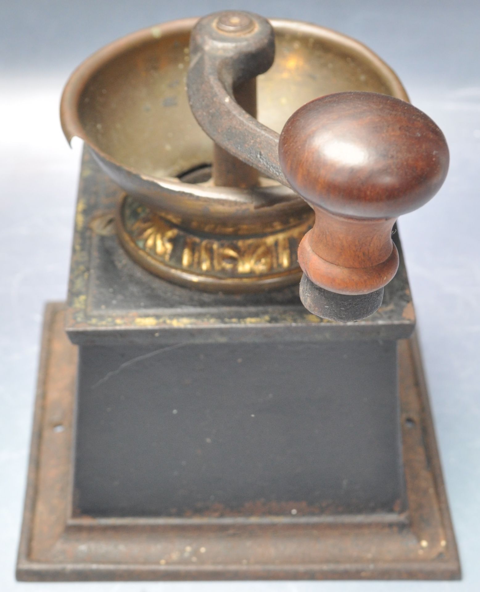 EARLY 20TH CENTURY CAST IRON T & C COFFEE GRINDER - Image 5 of 6