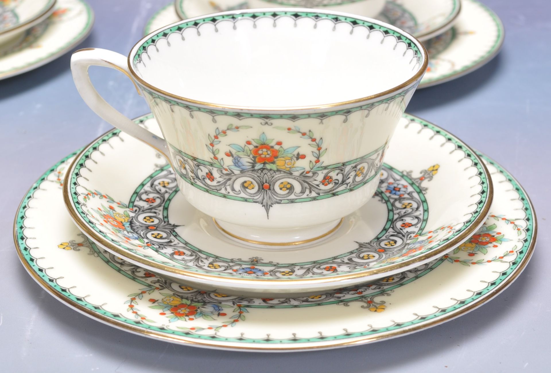 VINTAGE ROYAL WORCESTER CHALONS TEA SERVICE. - Image 4 of 10