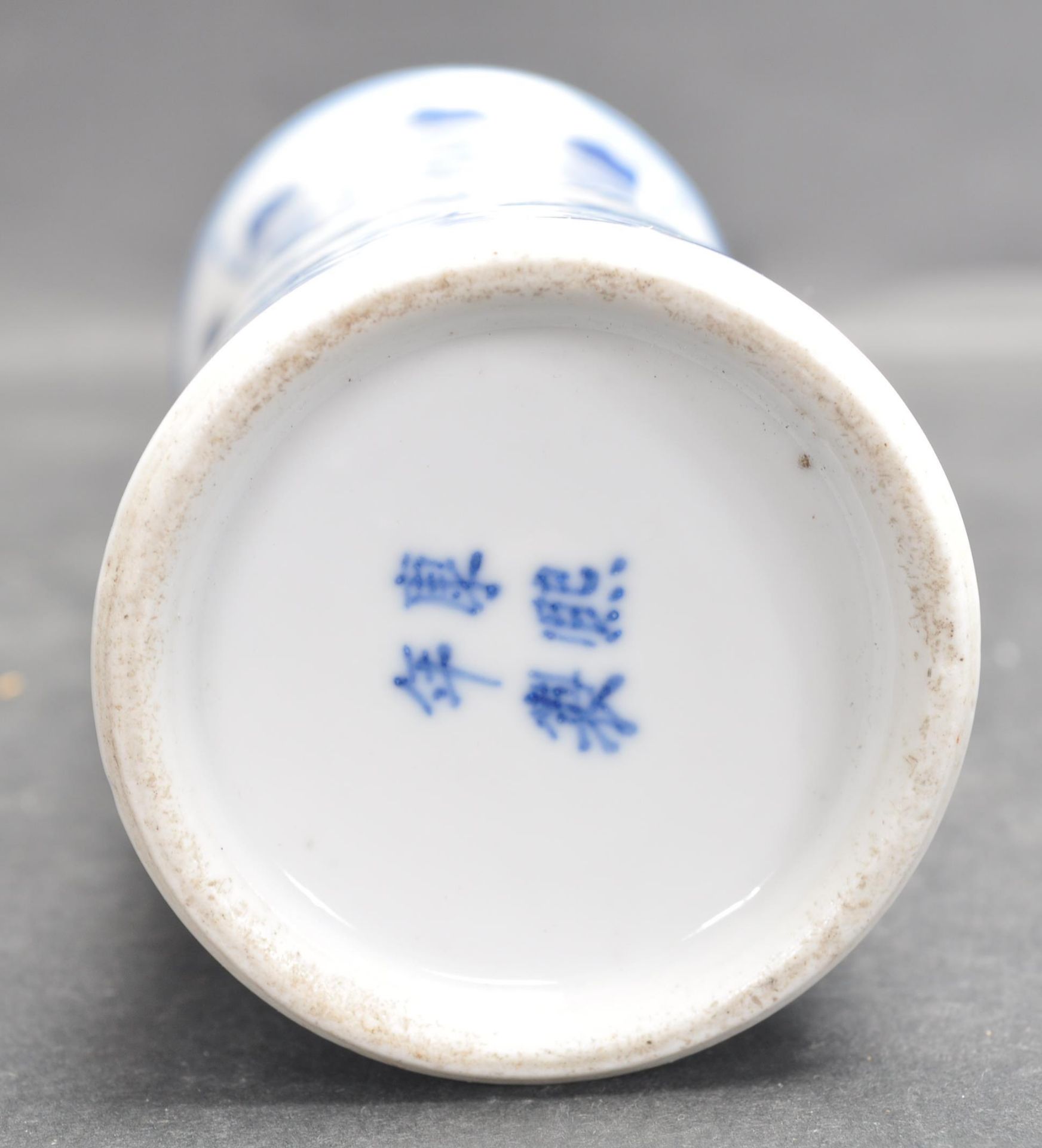 19TH CENTURY BLUE AND WHITE CHINESE ORIENTAL VASE - Image 6 of 6