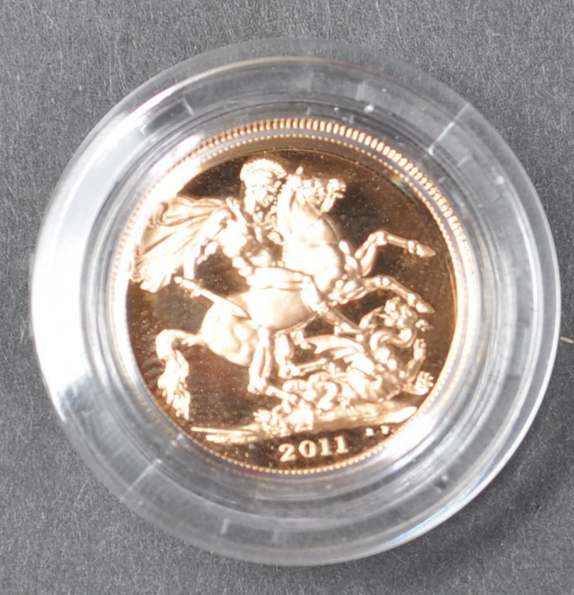 2011 22CT GOLD SOVERIGN COIN - Image 2 of 5