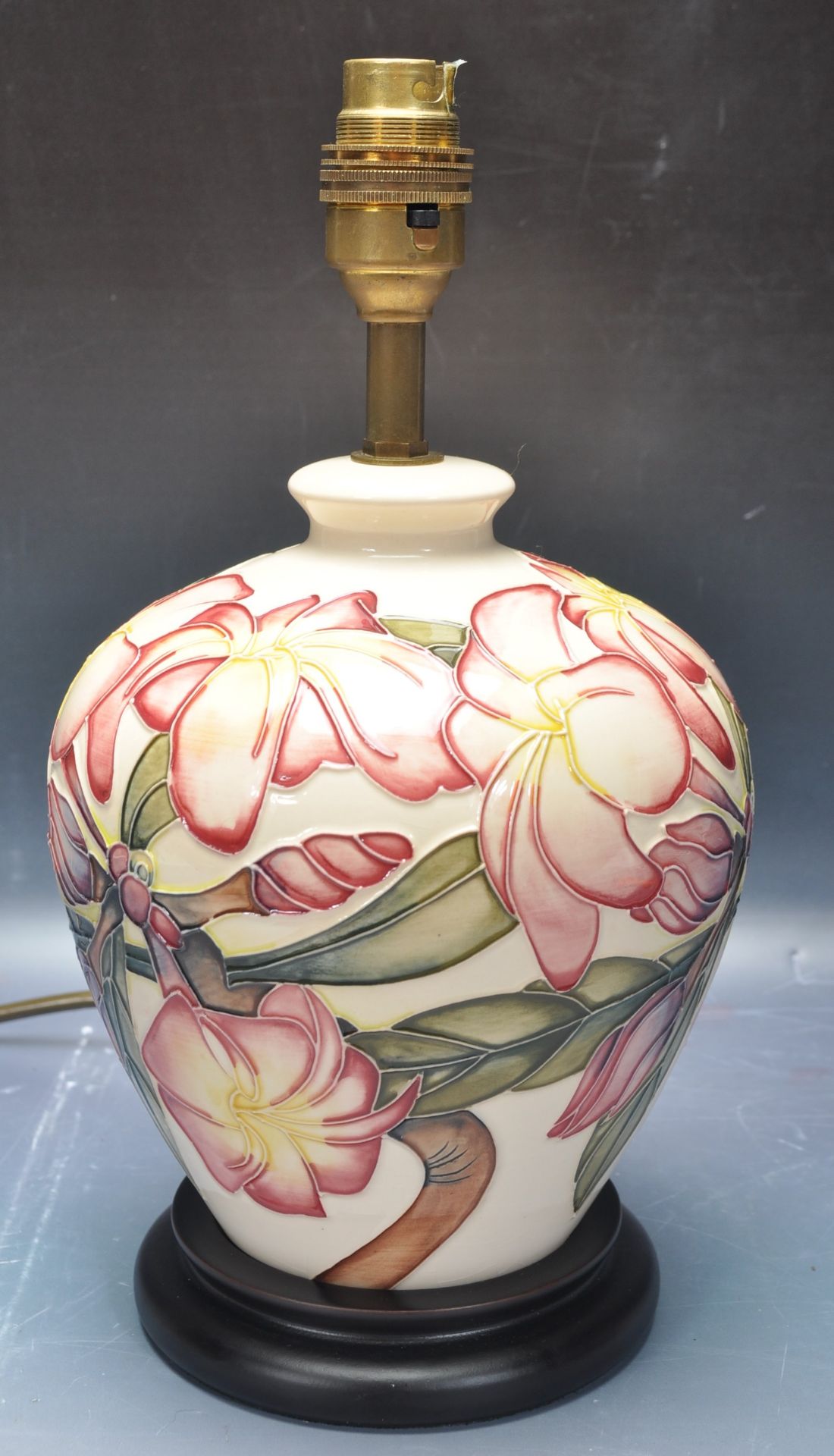 20TH CENTURY MOORCROFT MAGNOLIA TABLE LAMP. - Image 3 of 7