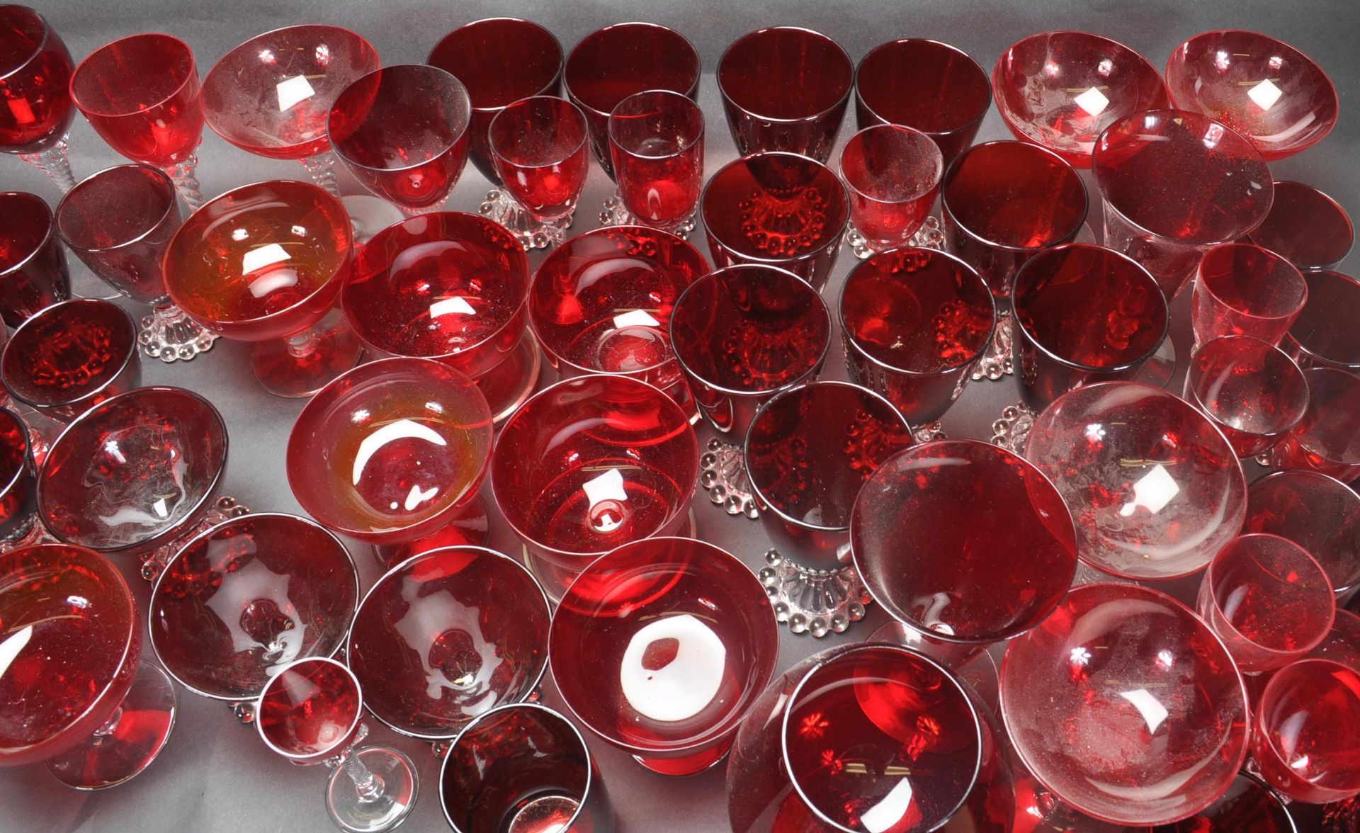 LARGE MIXED COLLECTION OF RED ANCHOR HOCKING GLASSWARE - Image 7 of 10