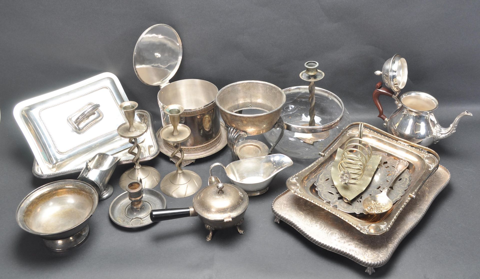 LARGE COLLECTION OF SILVER PLATED ITEMS - Image 4 of 9