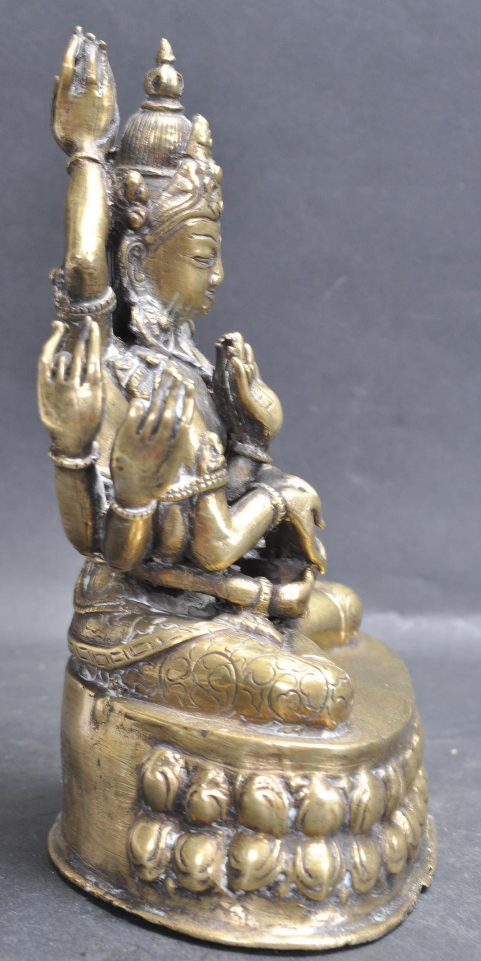 20TH CENTURY TIBETAN BUDDHISM LOTUS SEAT 12 HANDS VAJRA GUAN YIN BUDDHA - Image 2 of 6