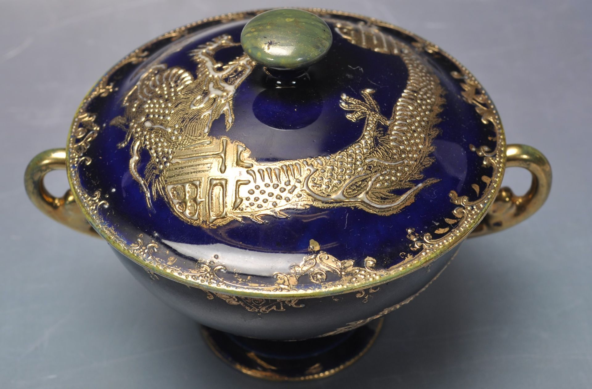 19TH CENTURY CHINESE ORIENTAL PORCELAIN TWIN HANDLES LIDDED CUP - Image 2 of 4