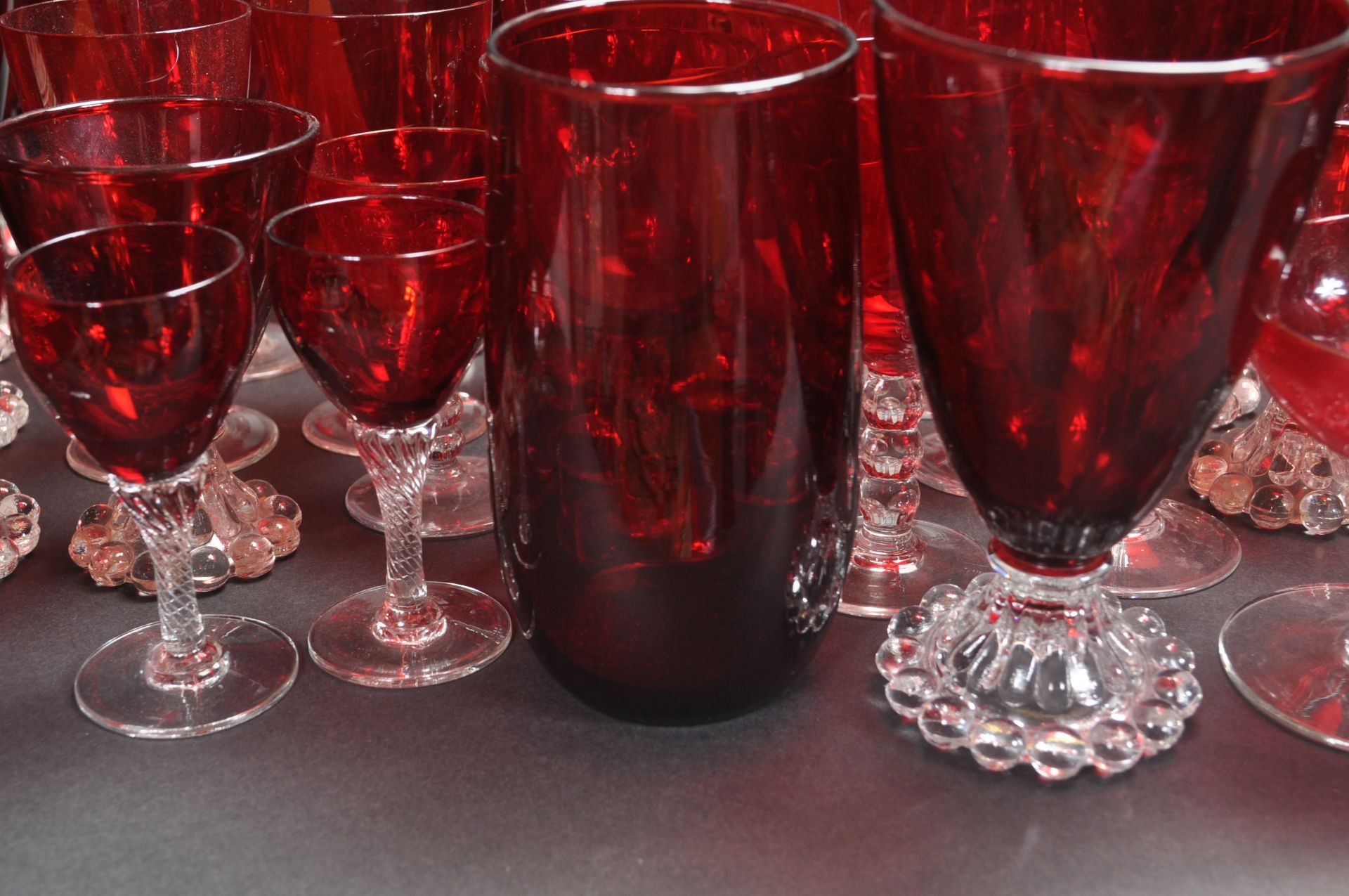 LARGE MIXED COLLECTION OF RED ANCHOR HOCKING GLASSWARE - Image 5 of 10