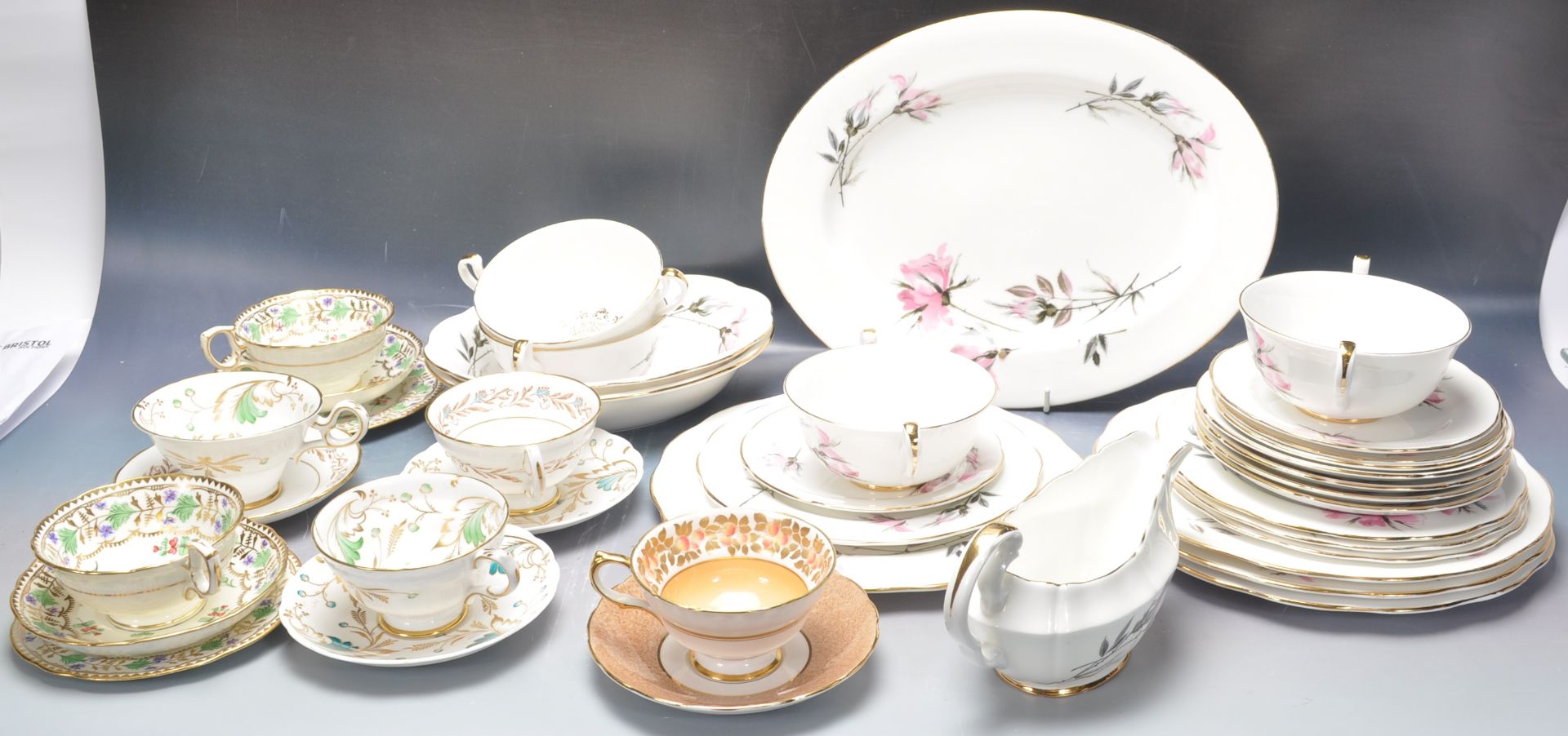 COLLECTION OF VINTAGE 20TH CENTURY DINNER SERVICES - Image 2 of 8