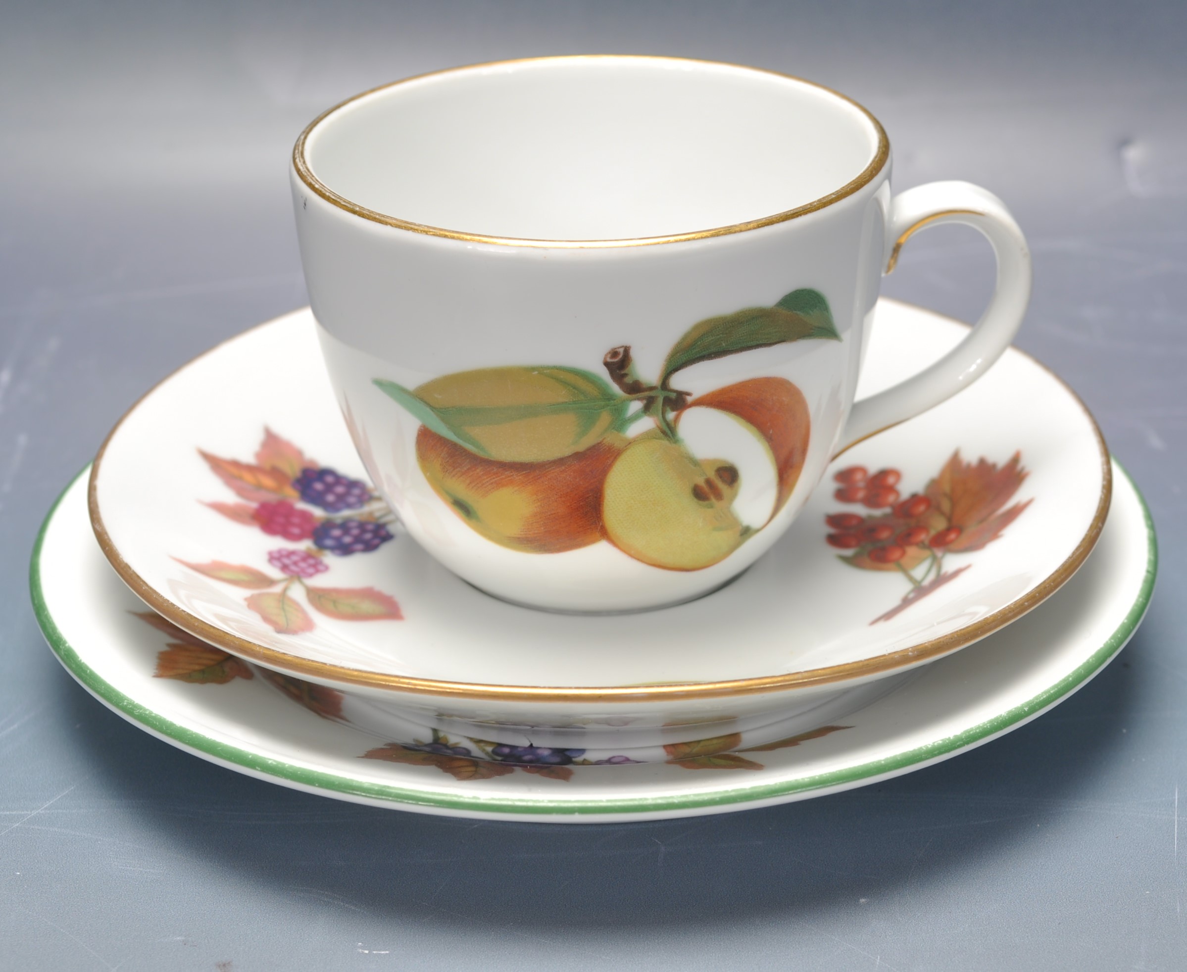 LARGE COLLECTION OF VINTAGE 20TH CENTURY ROYAL WORCESTER EVESHAM TABLEWARE - Image 12 of 16