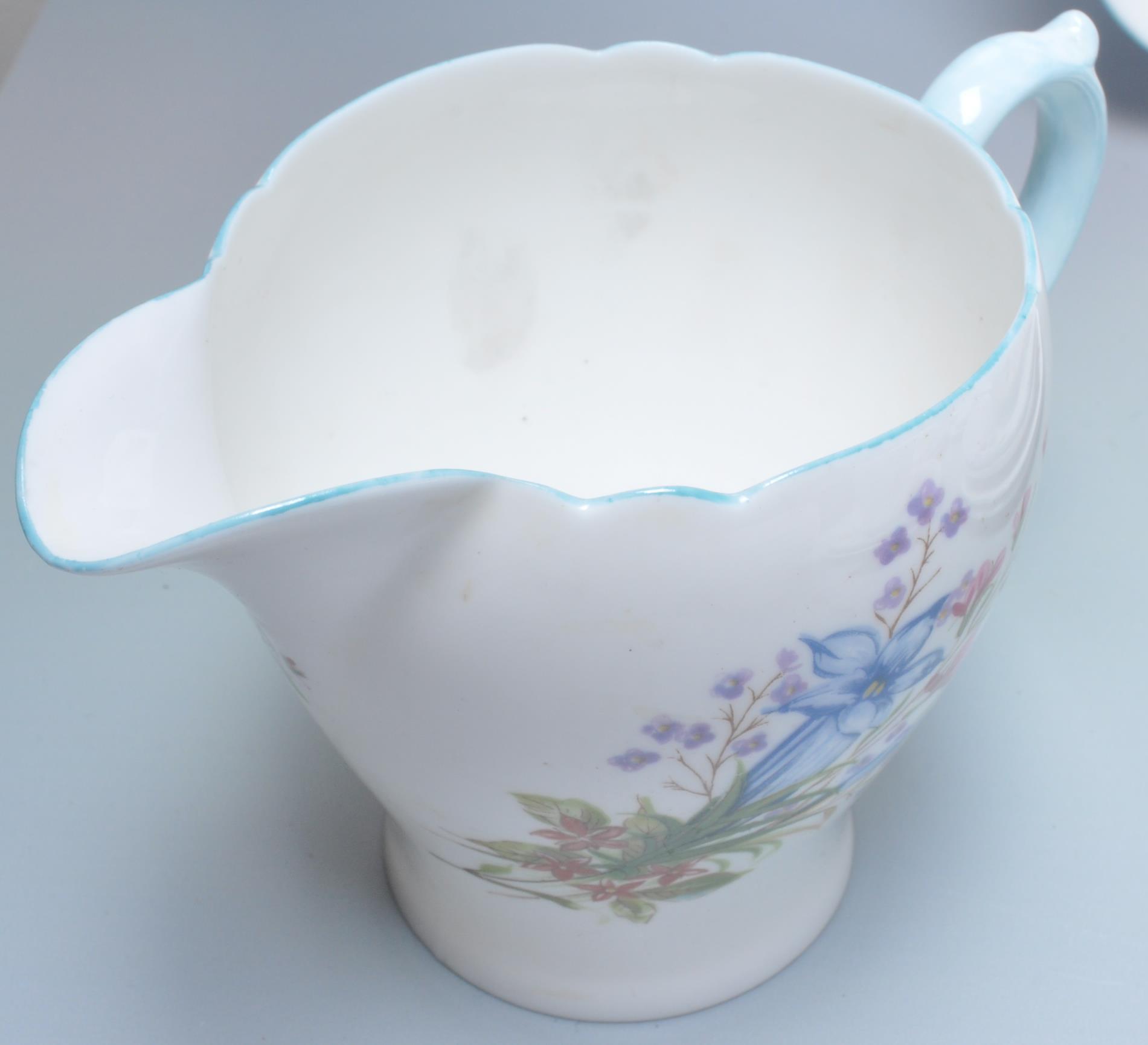 VINTAGE 12 PERSON SHELLEY WILDFLOWERS TEA SERVICE - Image 6 of 7