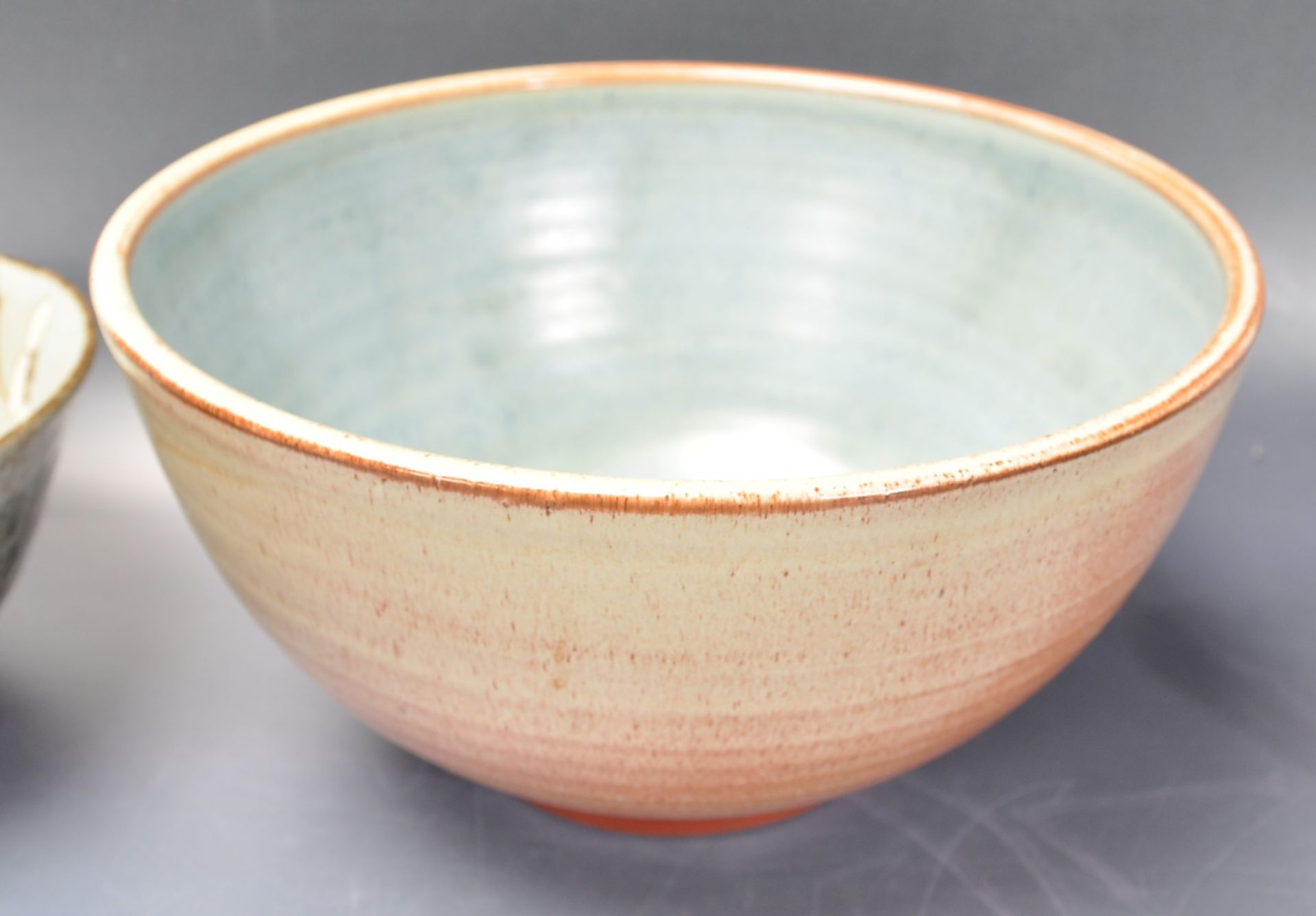 FOUR POTTERY CERAMIC BOWLS - Image 5 of 5