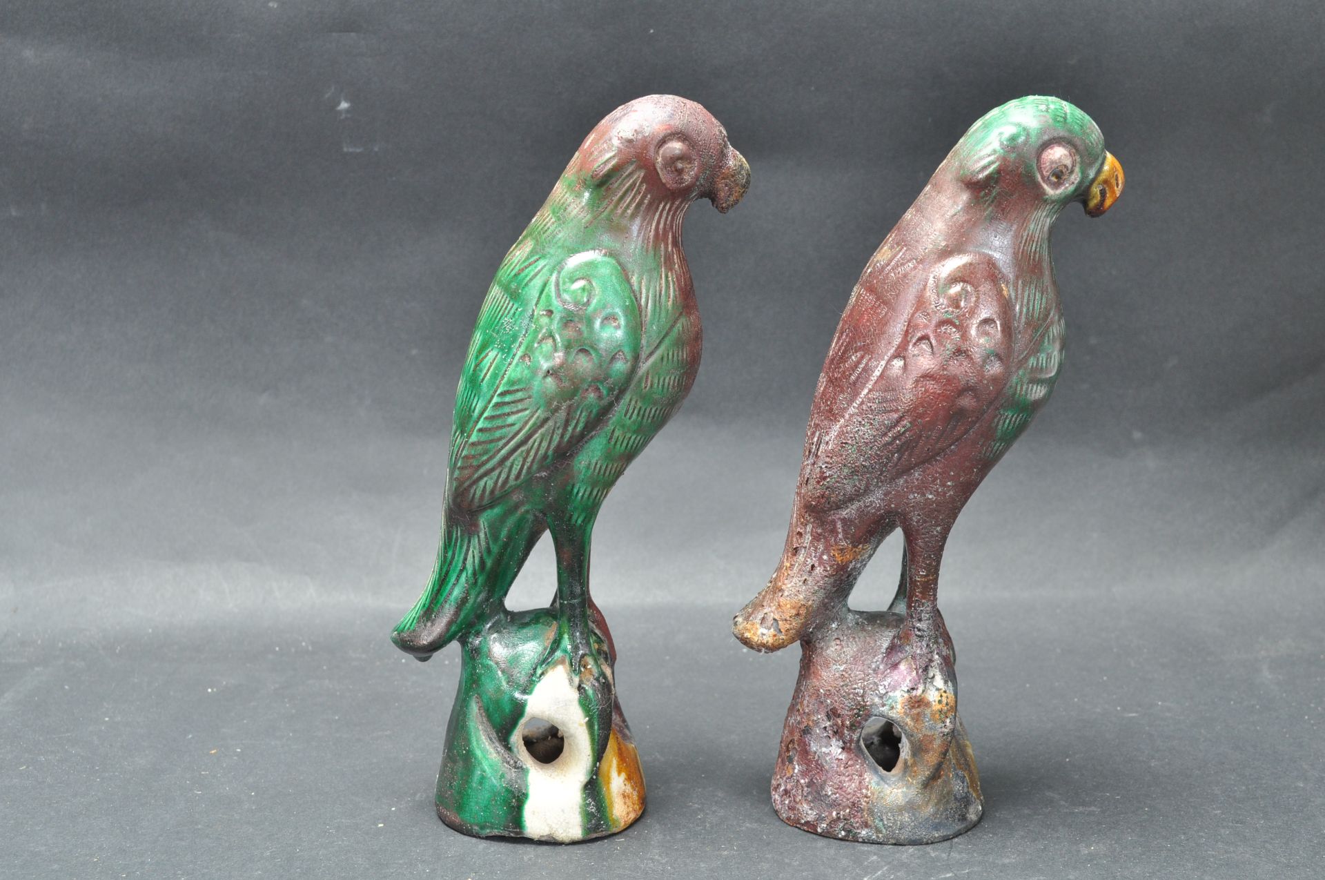 PAIR OF EARLY 20TH CENTURY CHINESE ORIENTAL PARROTS - Image 2 of 6