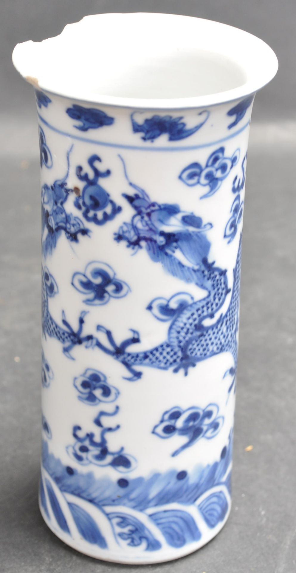 19TH CENTURY BLUE AND WHITE CHINESE ORIENTAL VASE - Image 4 of 6