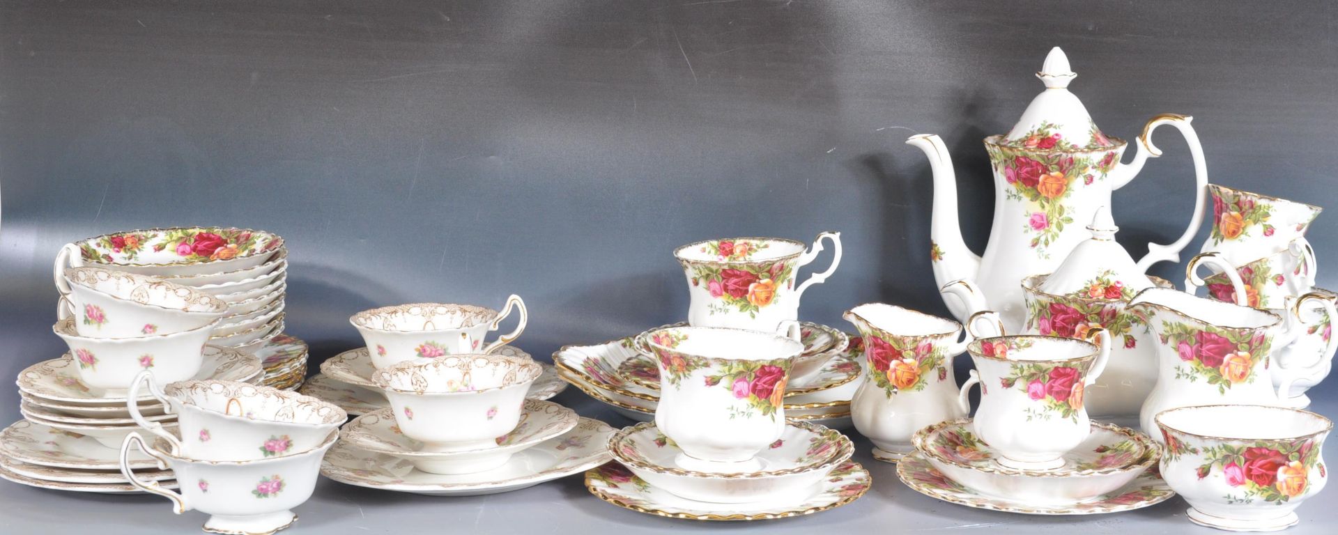 ROYAL ALBERT OLD COUNTRY ROSES TEA SERVICE & DOULTON