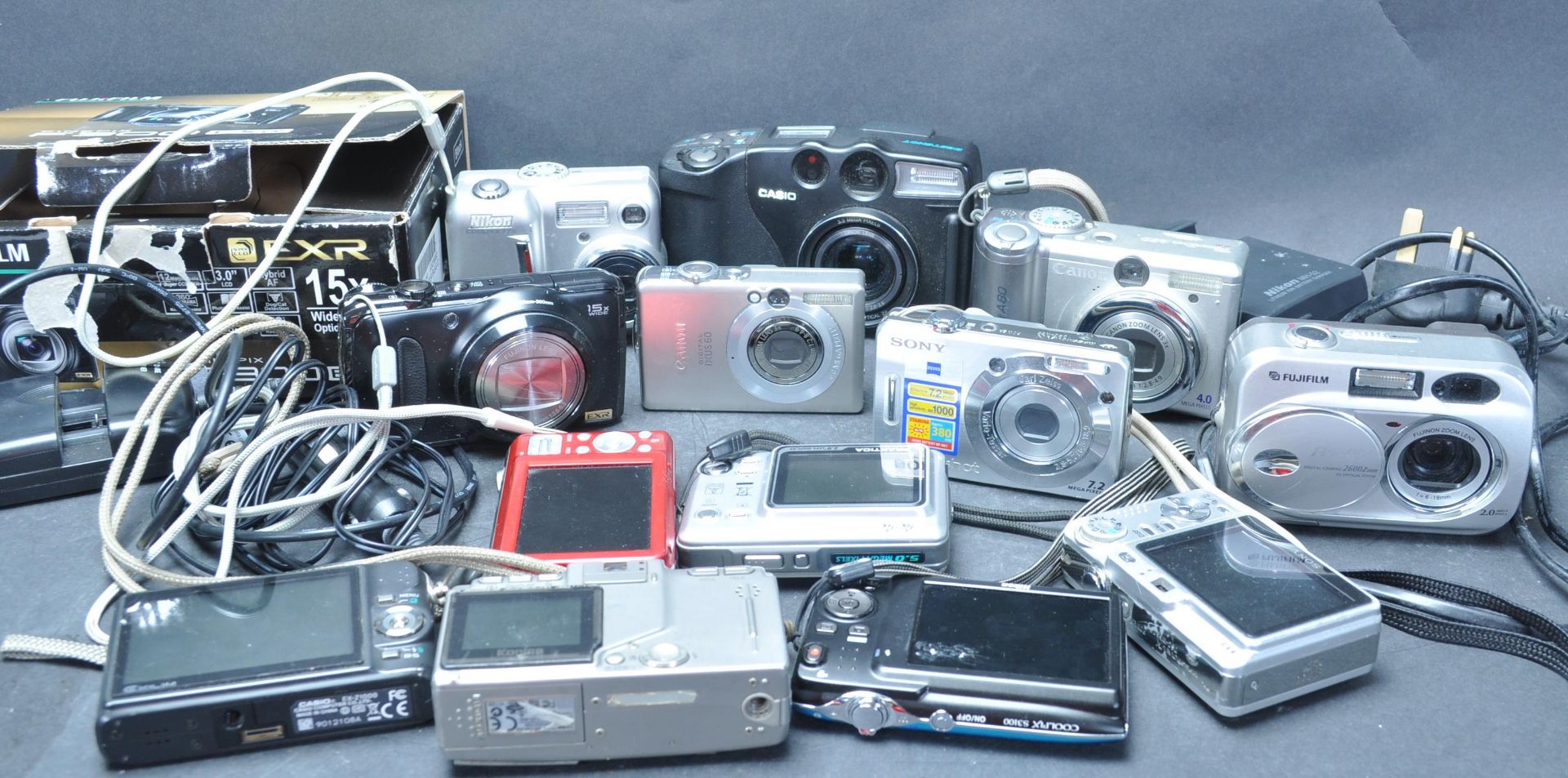 COLLECTION OF DIGITAL CAMERAS - Image 4 of 5